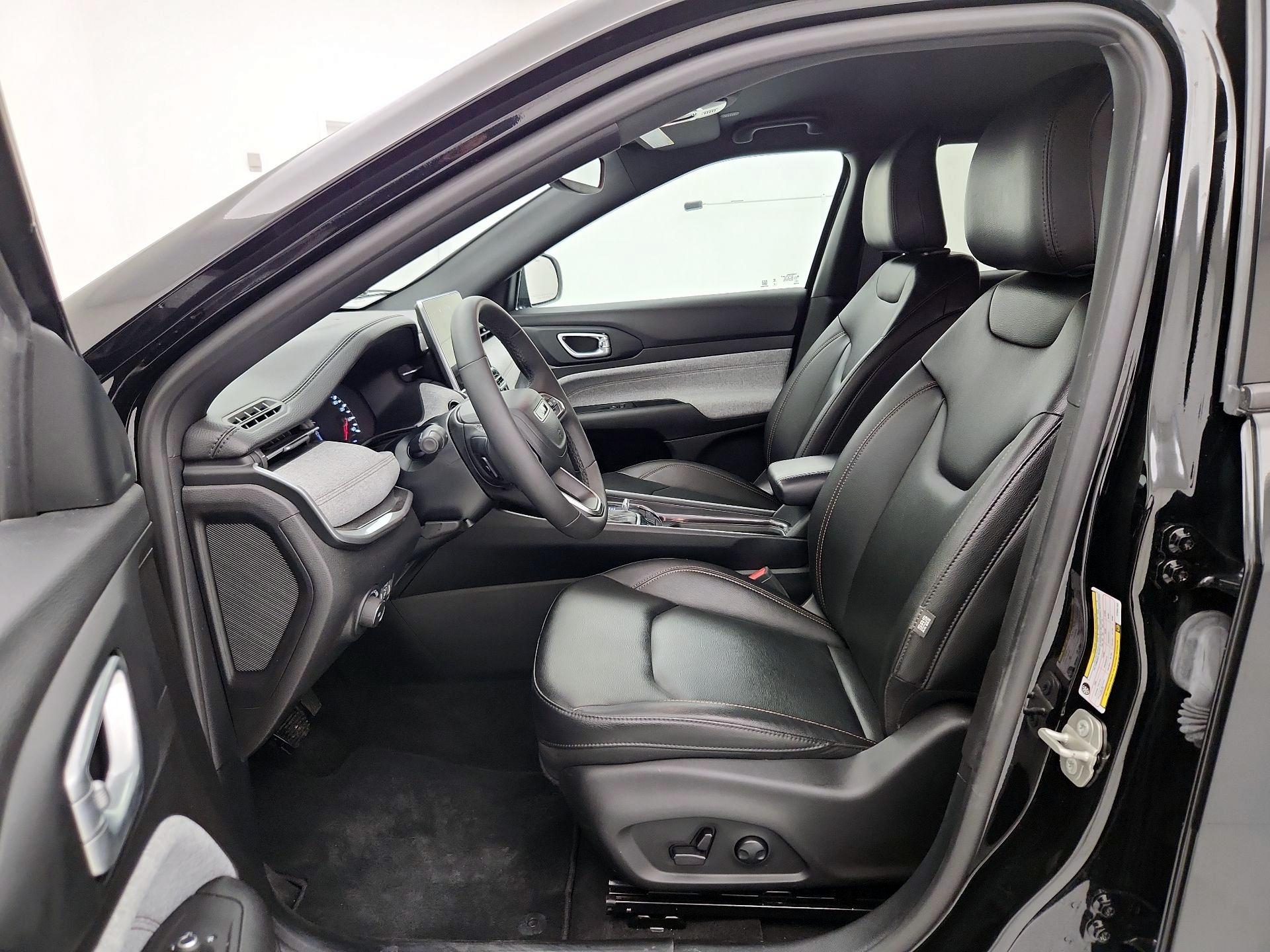 Thumbnail: 2023 Jeep Compass - 11