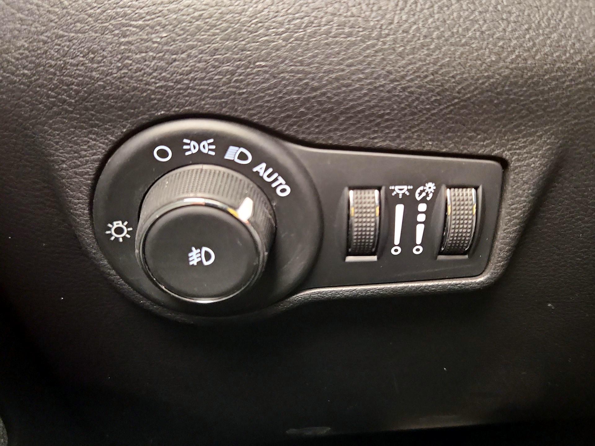 Thumbnail: 2023 Jeep Compass - 13