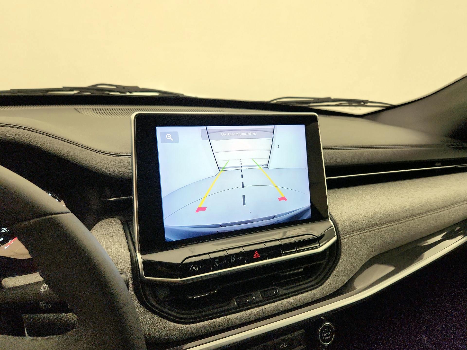 Thumbnail: 2023 Jeep Compass - 14