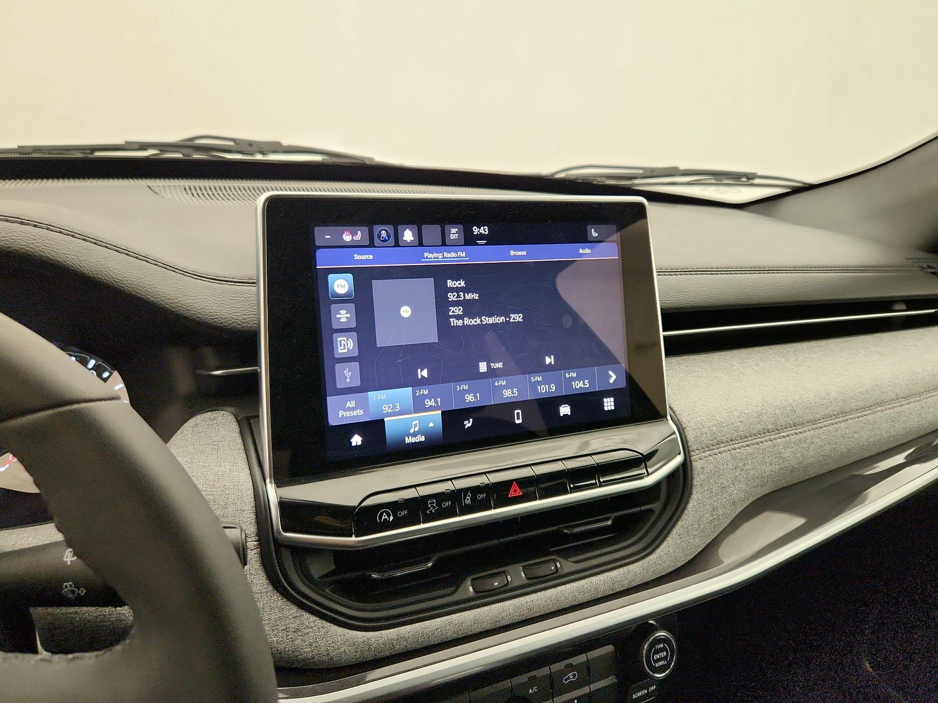 Thumbnail: 2023 Jeep Compass - 15