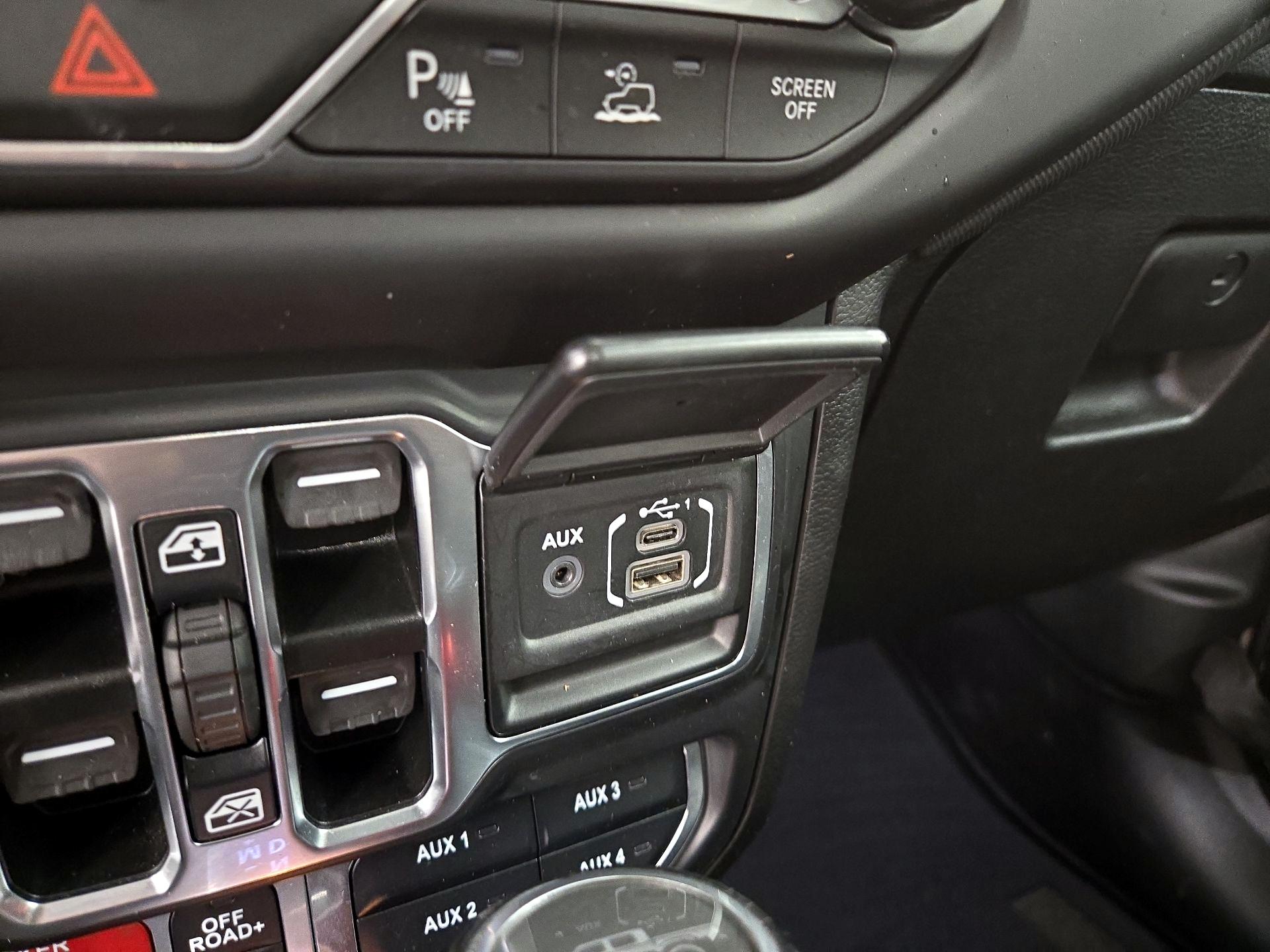 Thumbnail: 2021 Jeep Gladiator - 18