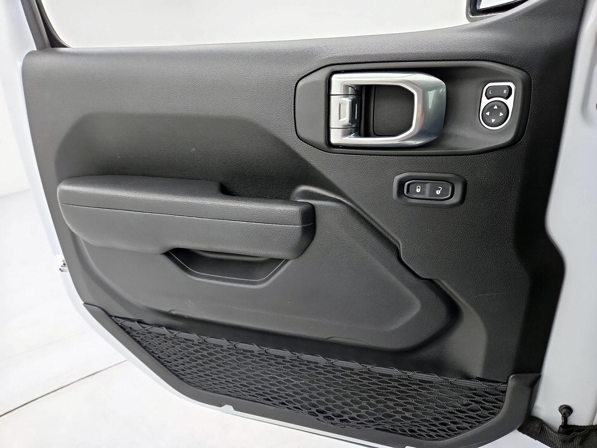 Thumbnail: 2022 Jeep Gladiator - 12