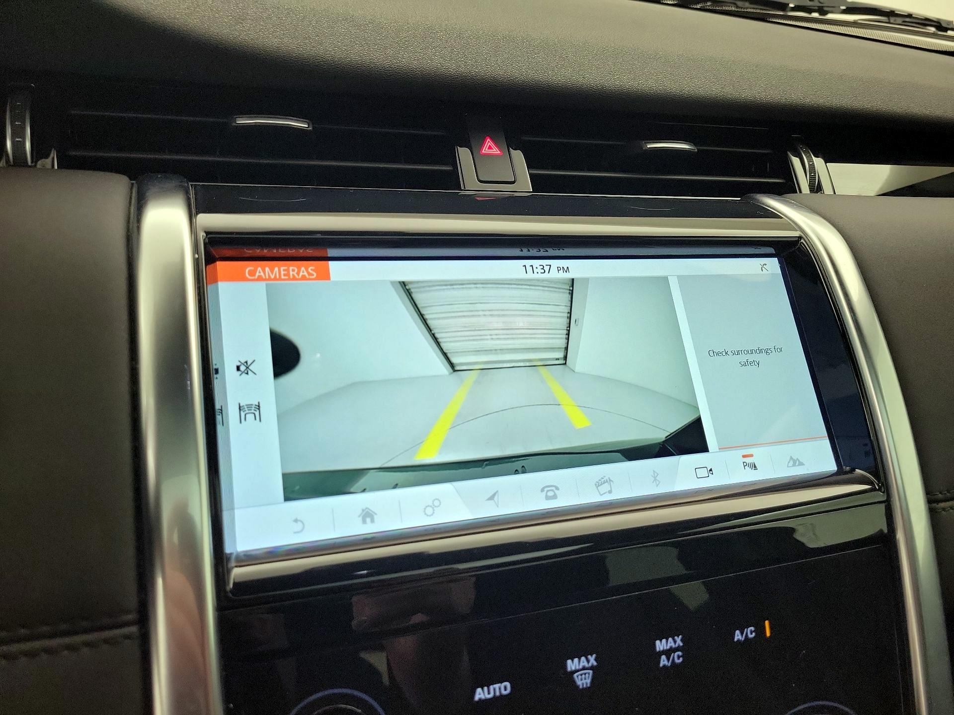 Thumbnail: 2020 Land Rover Discovery Sport - 15