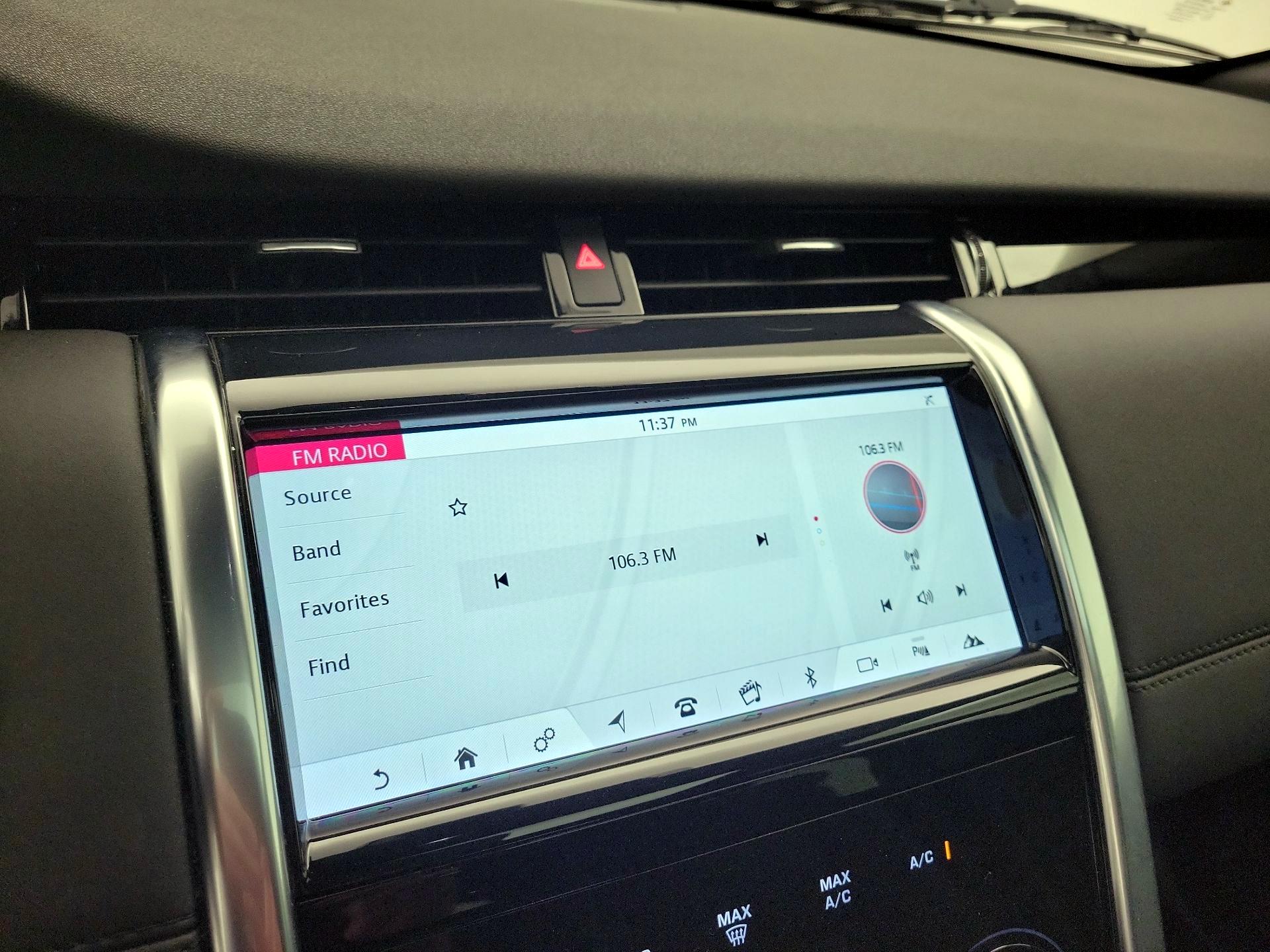 Thumbnail: 2020 Land Rover Discovery Sport - 16