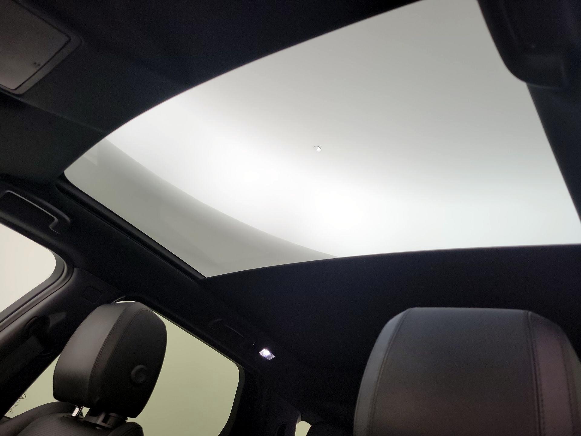 Thumbnail: 2020 Land Rover Discovery Sport - 20