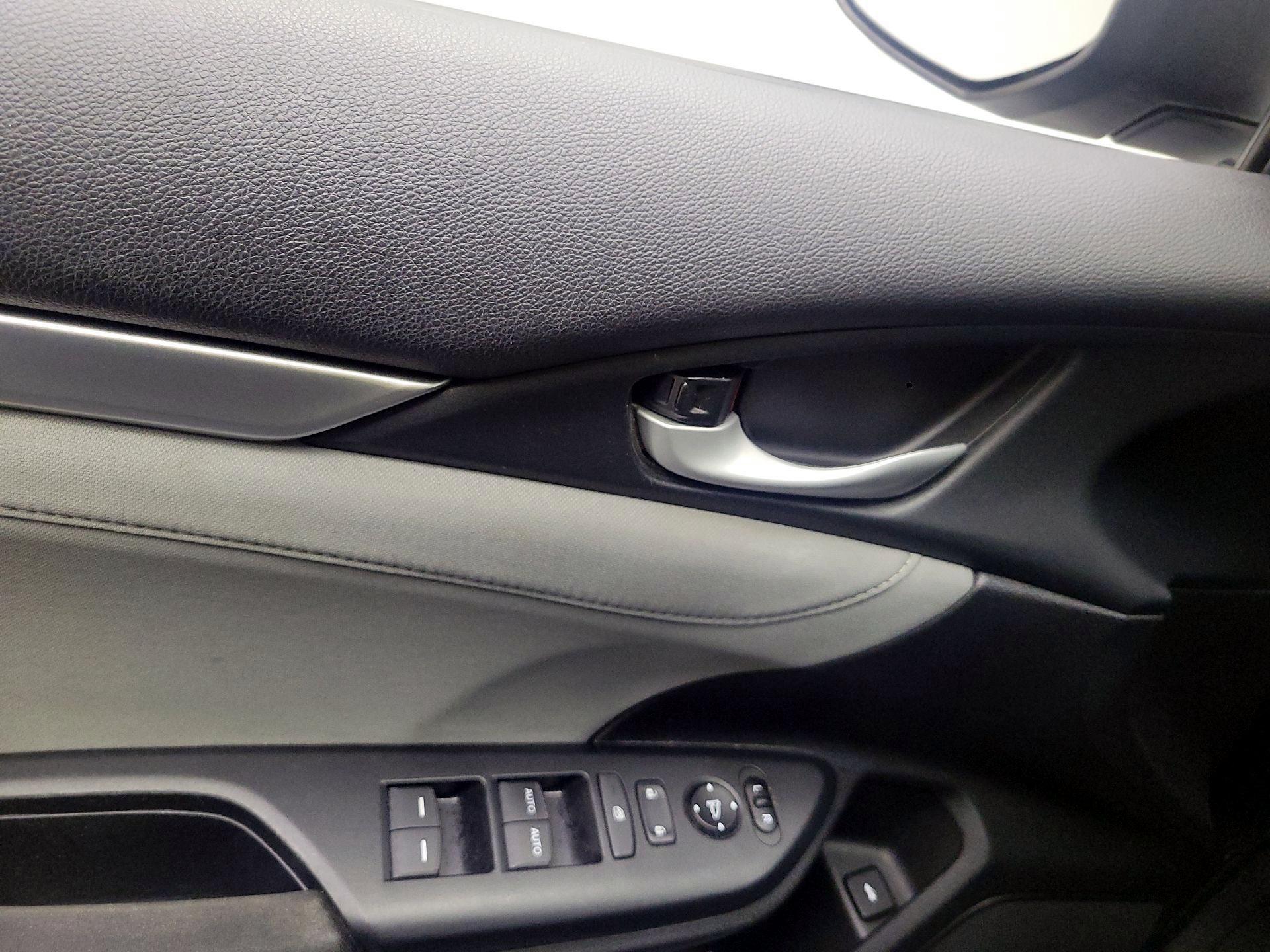 Thumbnail: 2016 Honda Civic - 10