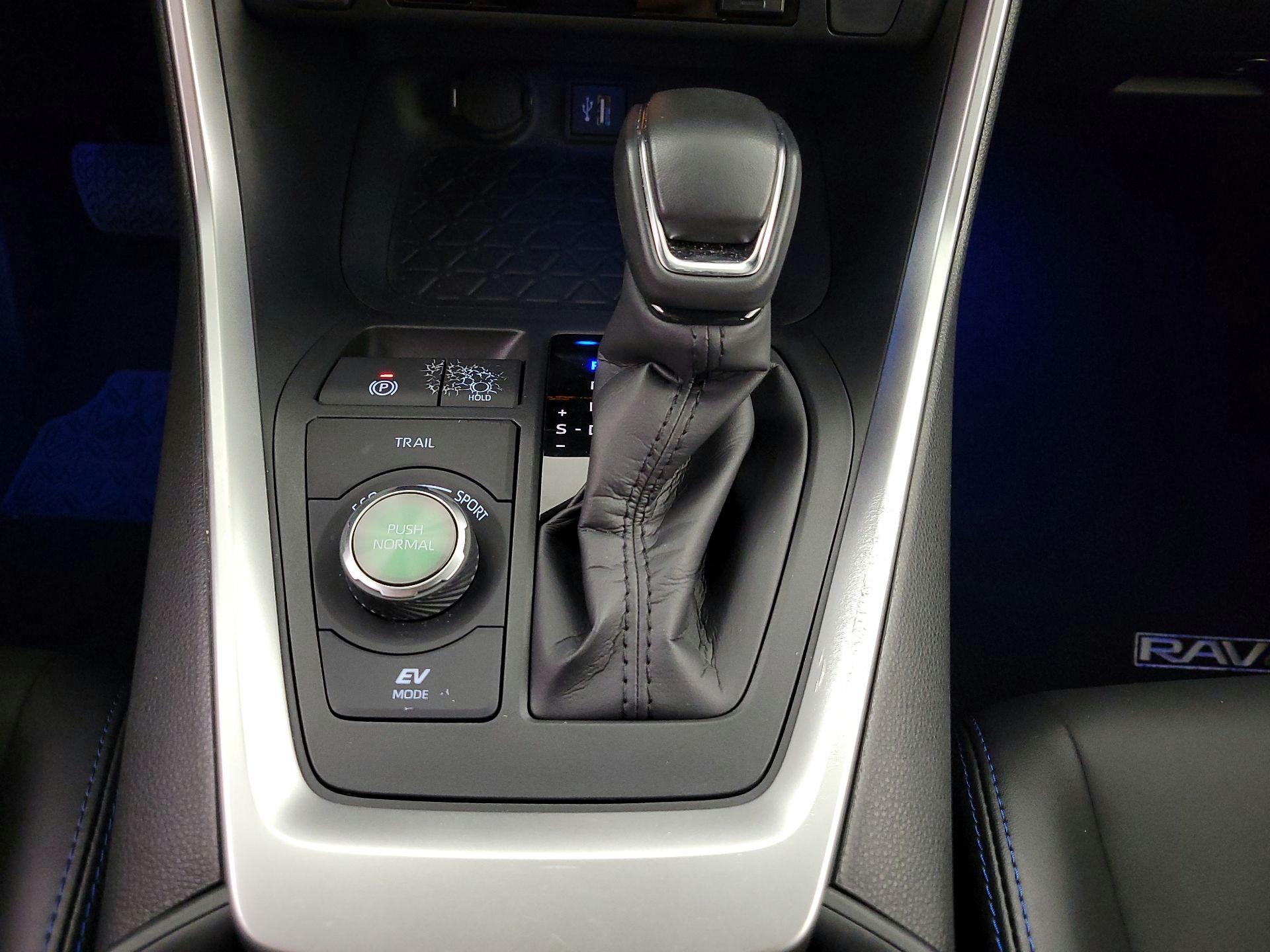 Thumbnail: 2023 Toyota RAV4 - 17