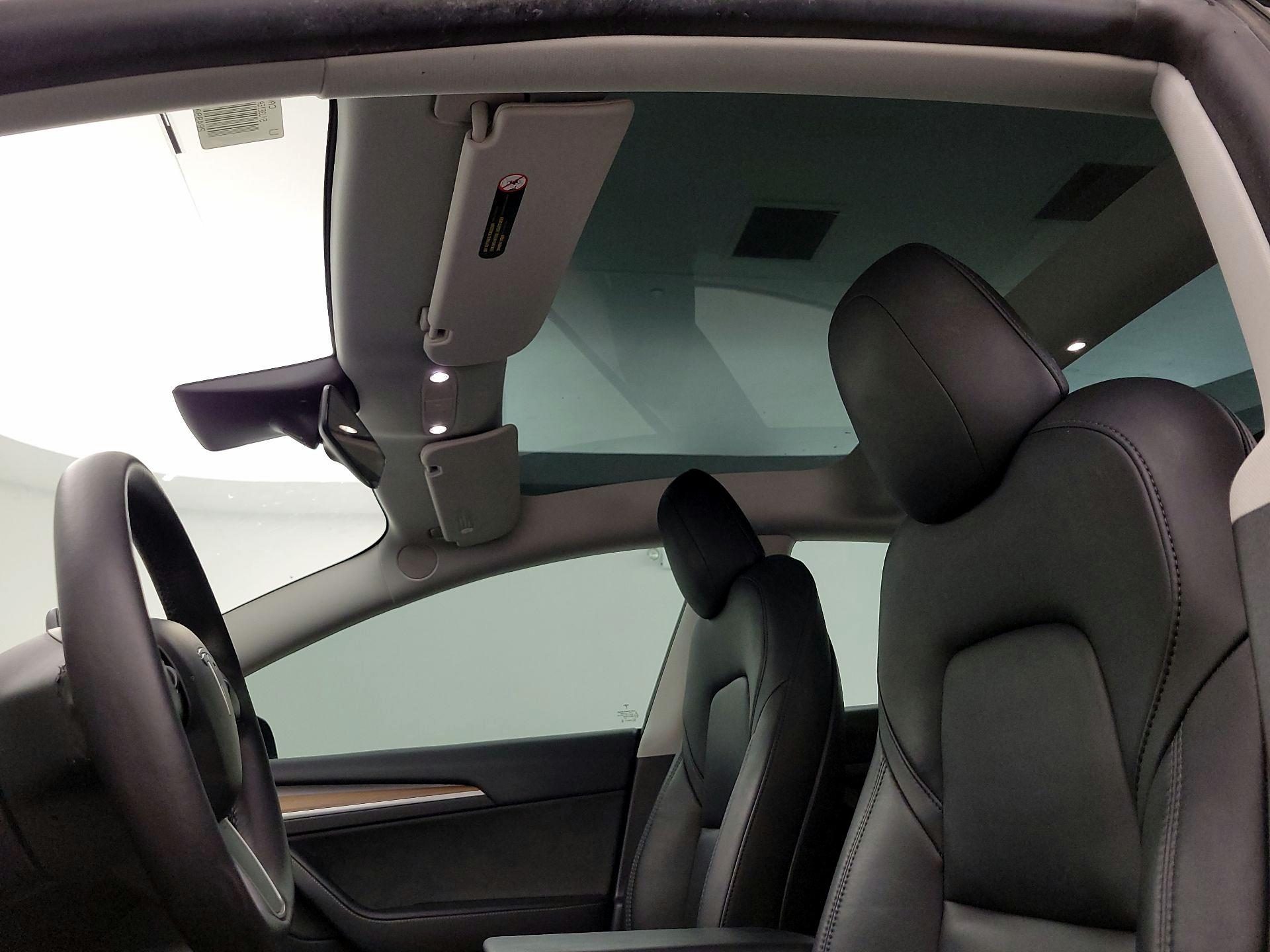 Thumbnail: 2023 Tesla Model 3 - 19