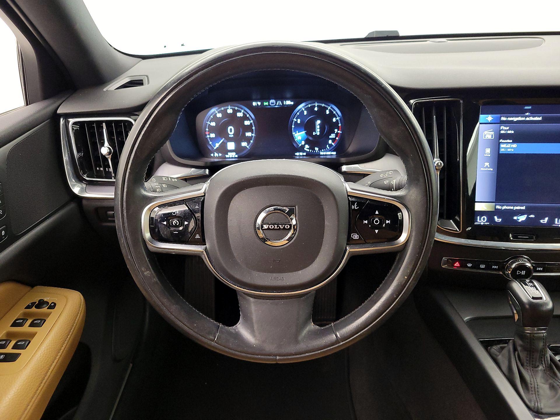 Thumbnail: 2020 Volvo V60 - 10