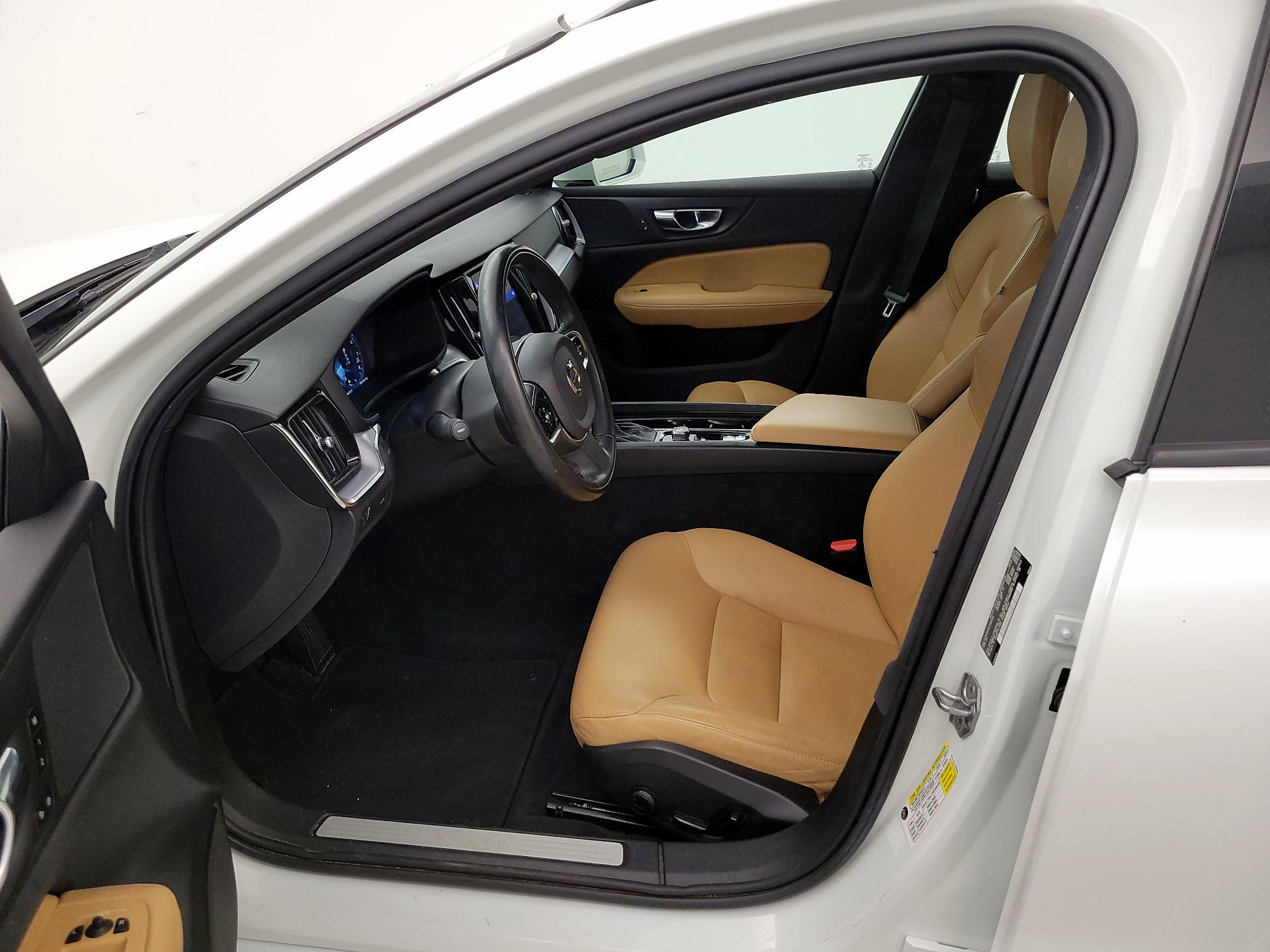 Thumbnail: 2020 Volvo V60 - 11