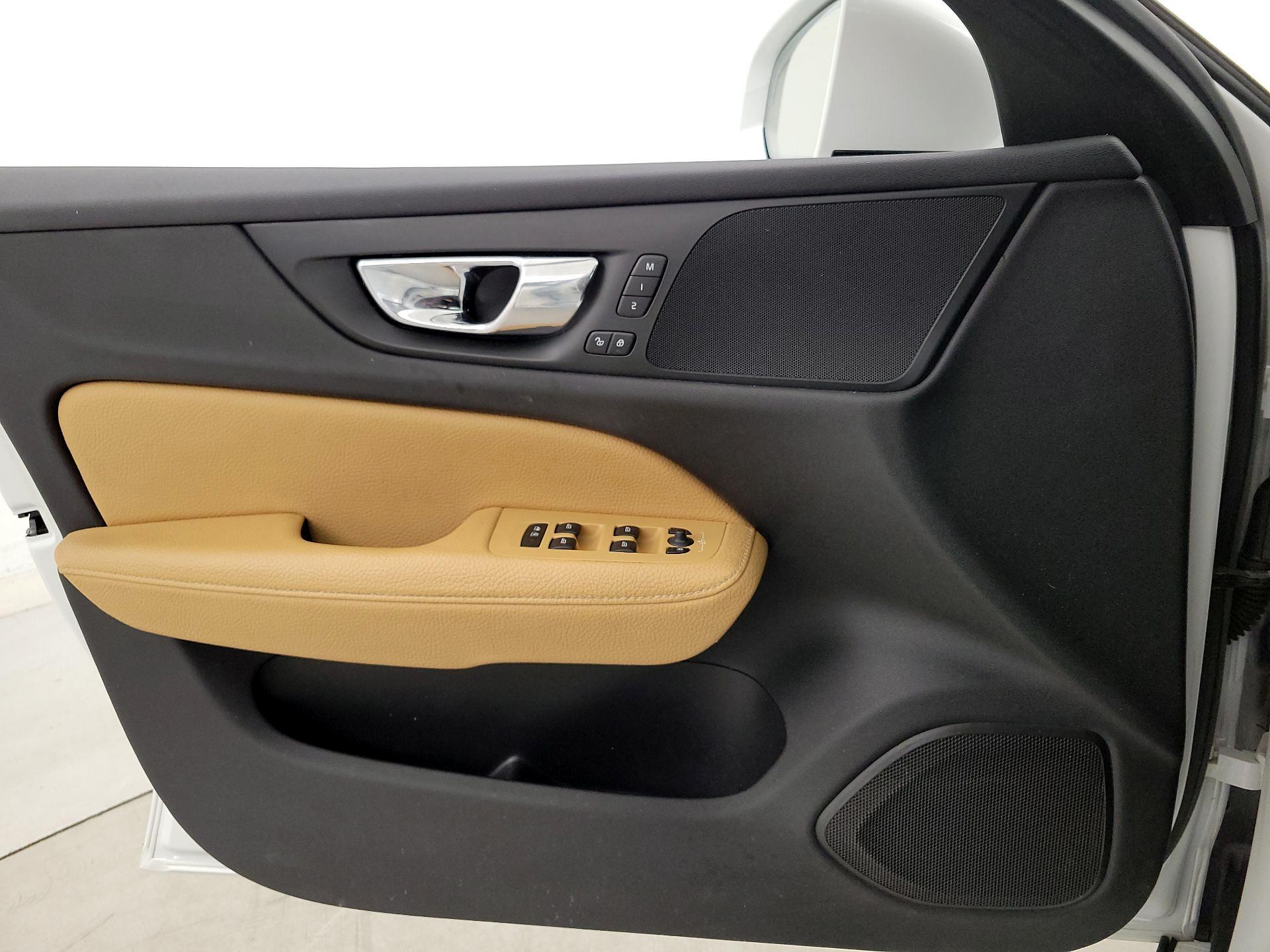 Thumbnail: 2020 Volvo V60 - 12