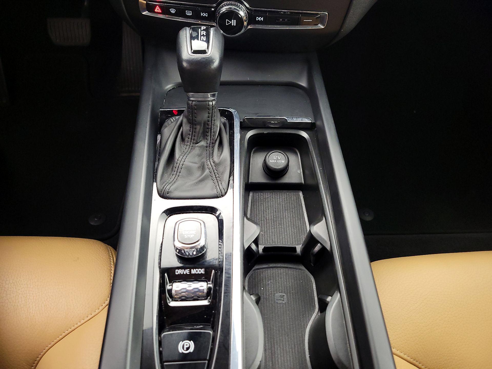 Thumbnail: 2020 Volvo V60 - 17