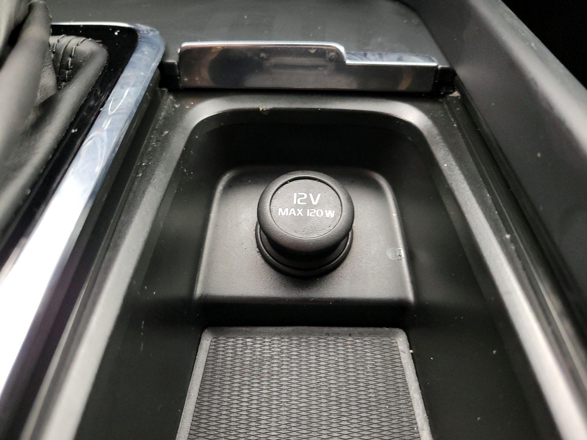 Thumbnail: 2020 Volvo V60 - 18