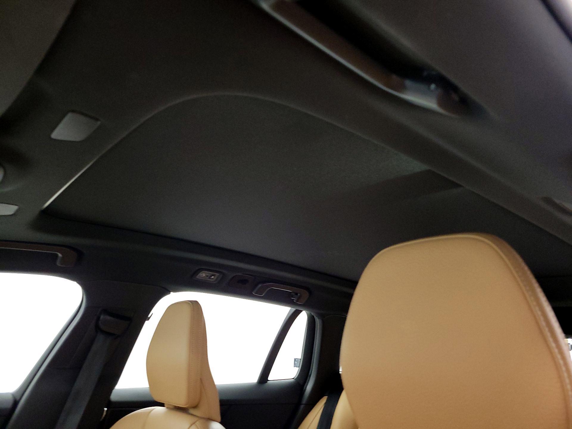 Thumbnail: 2020 Volvo V60 - 19