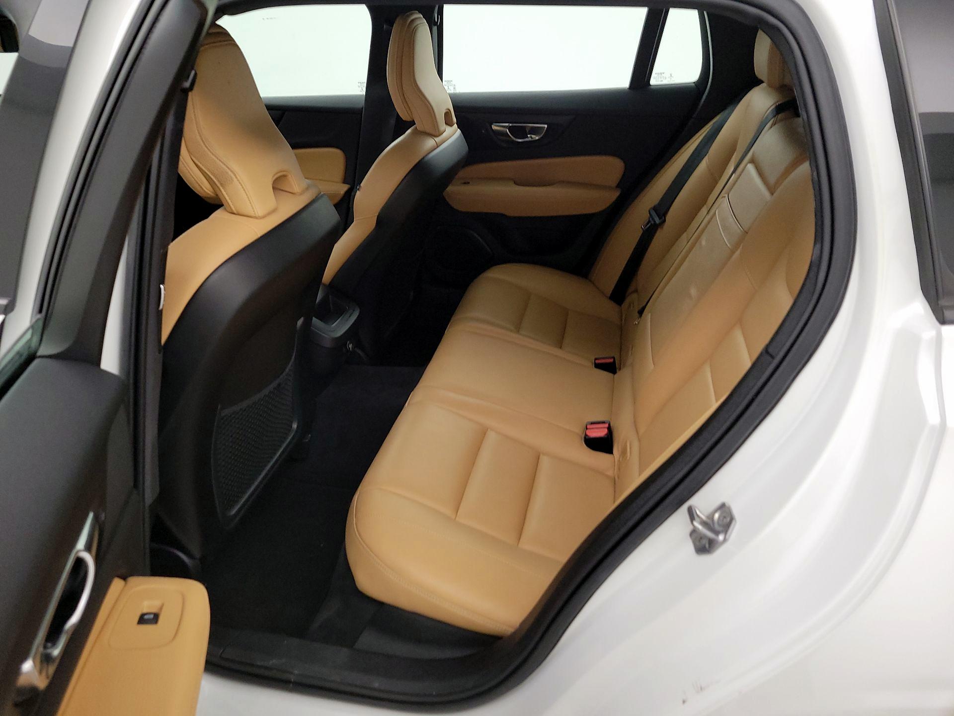 Thumbnail: 2020 Volvo V60 - 20