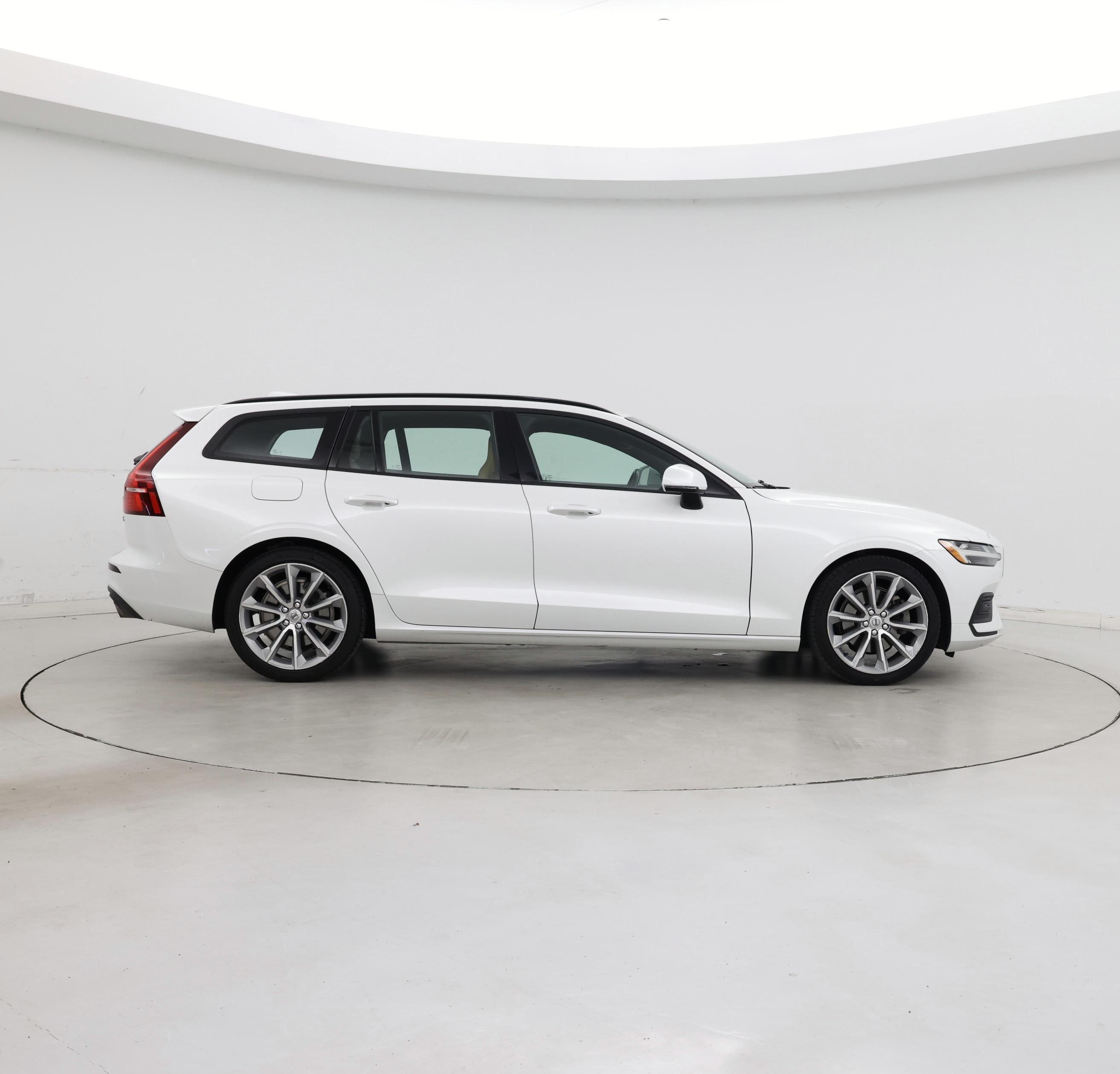 Thumbnail: 2020 Volvo V60 - 7