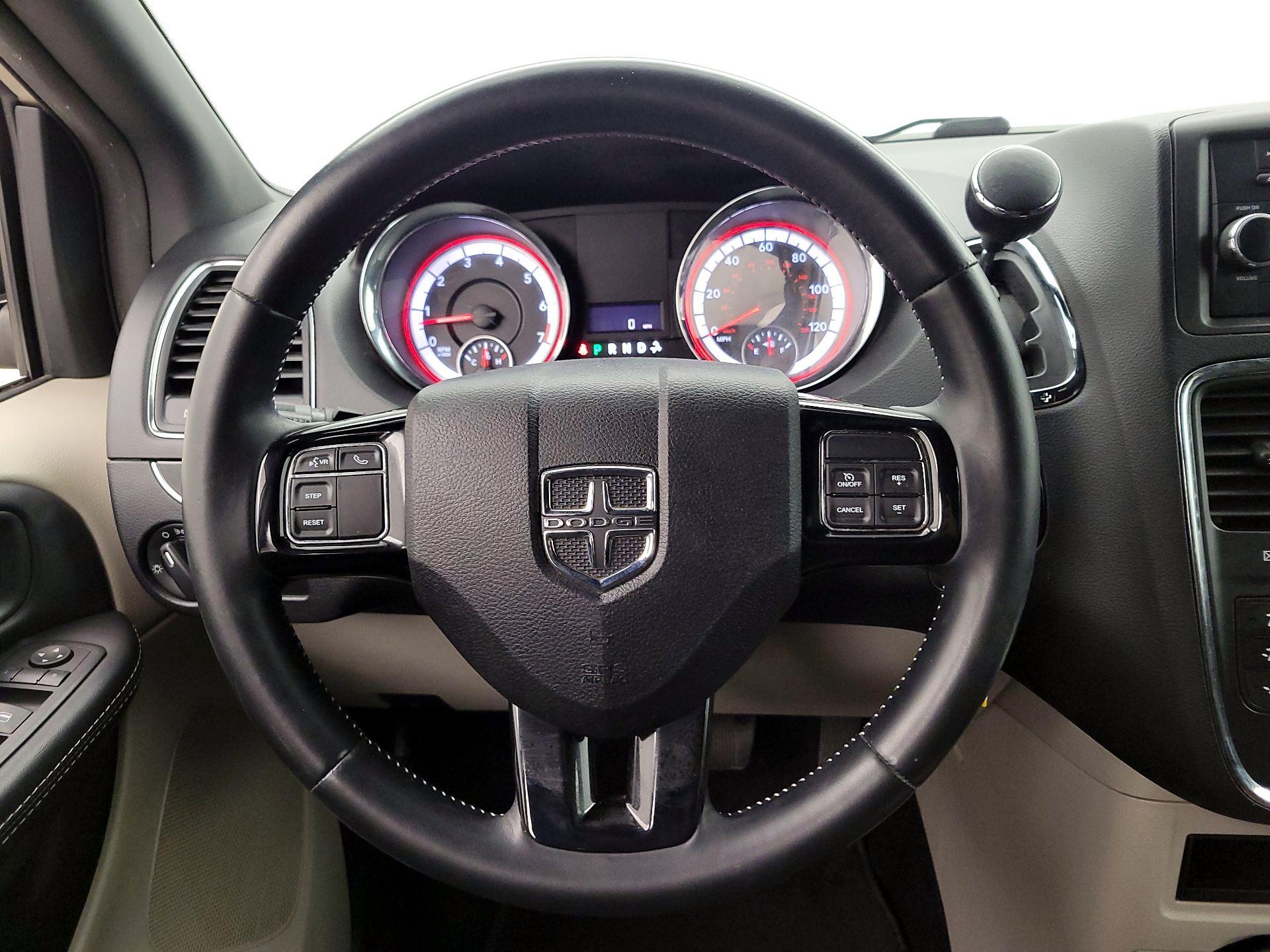 Thumbnail: 2016 Dodge Grand Caravan - 10