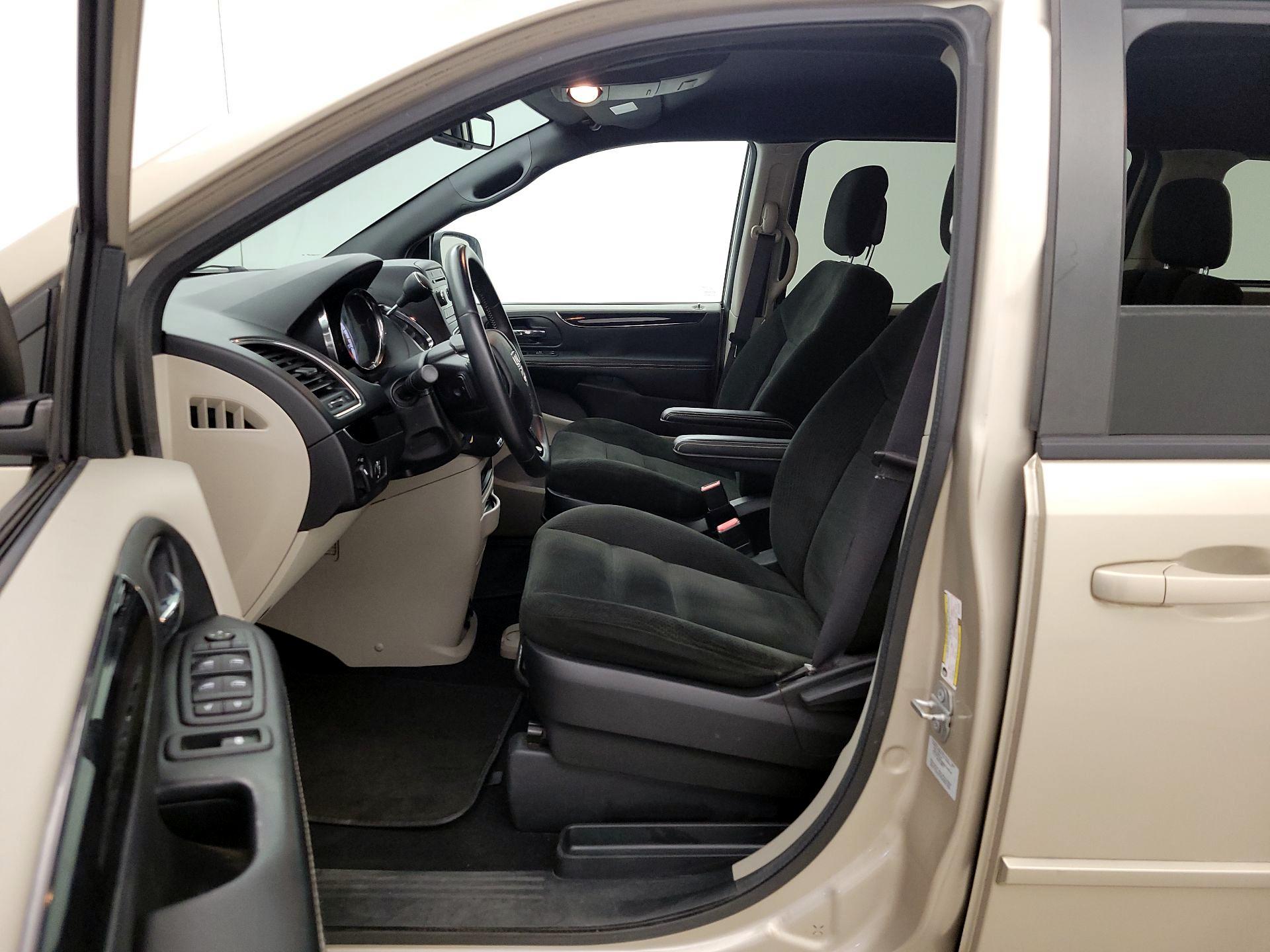 Thumbnail: 2016 Dodge Grand Caravan - 11