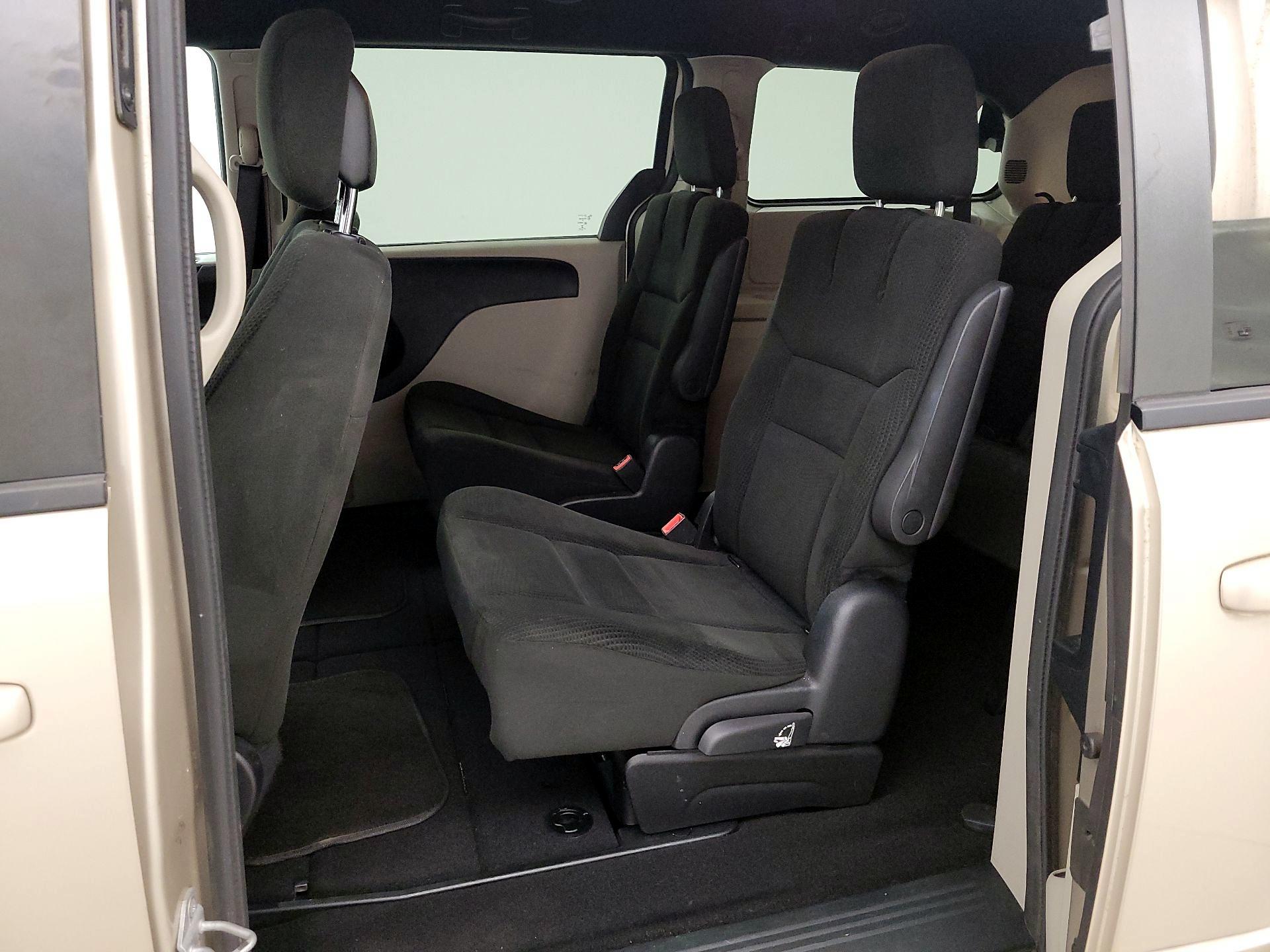 Thumbnail: 2016 Dodge Grand Caravan - 18