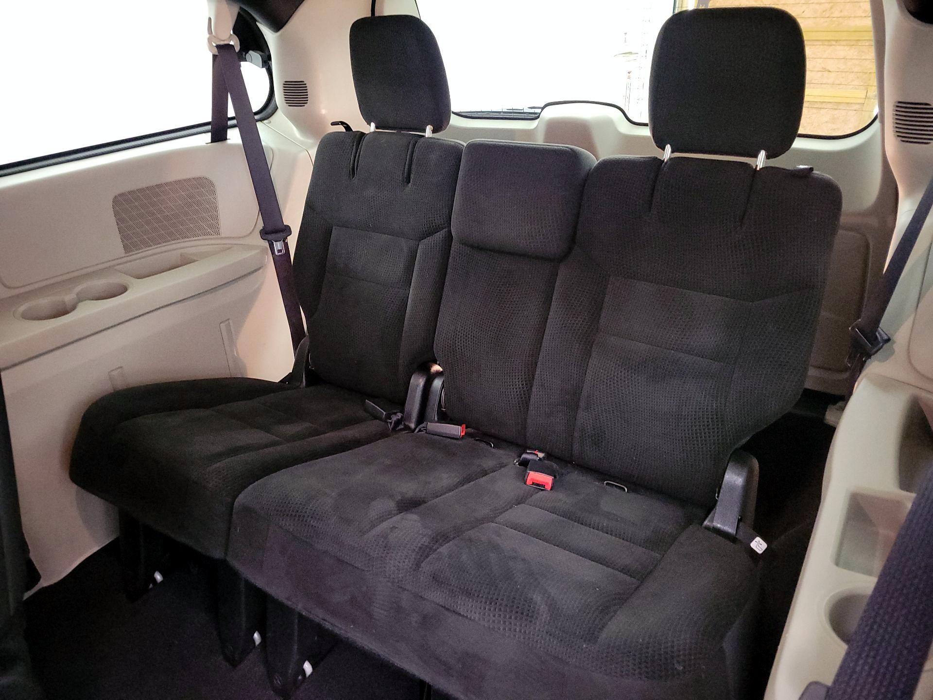 Thumbnail: 2016 Dodge Grand Caravan - 19