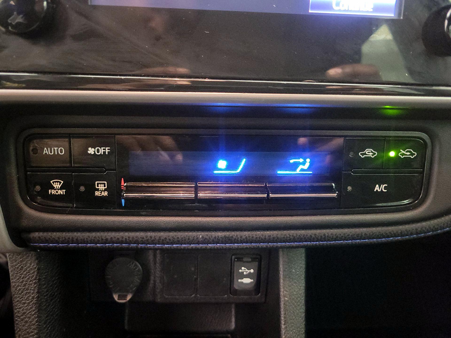 Thumbnail: 2018 Toyota Corolla - 16