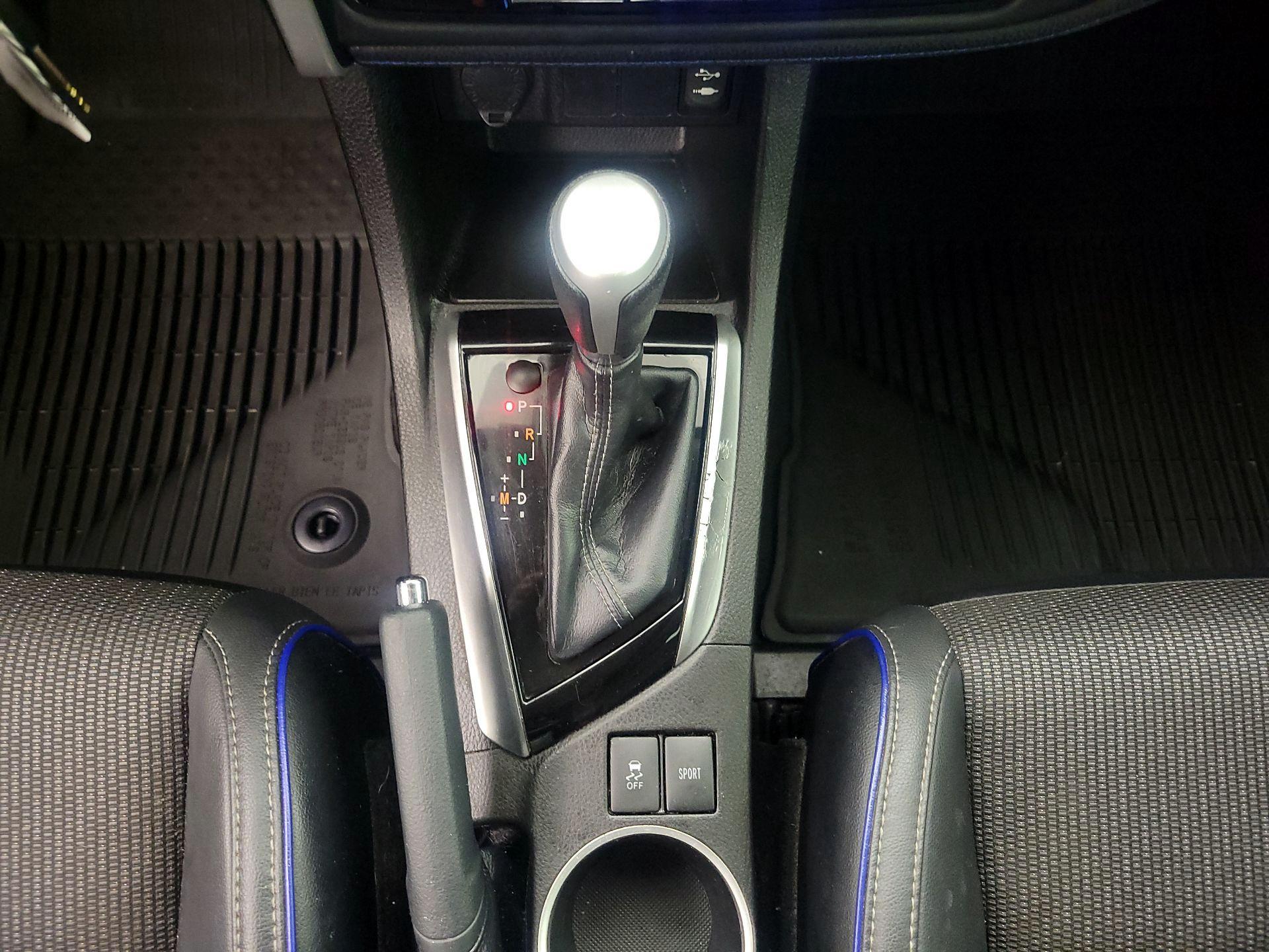 Thumbnail: 2018 Toyota Corolla - 17