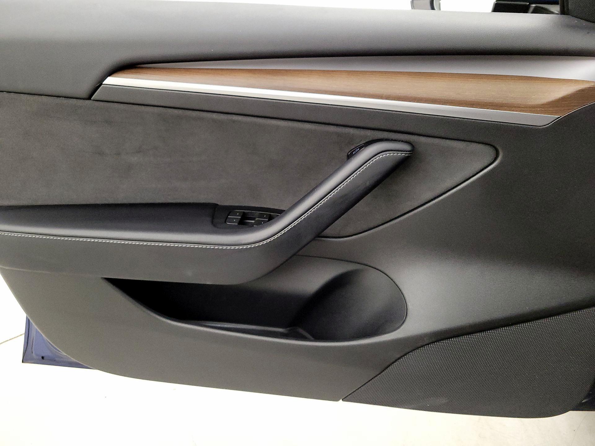 Thumbnail: 2022 Tesla Model 3 - 12