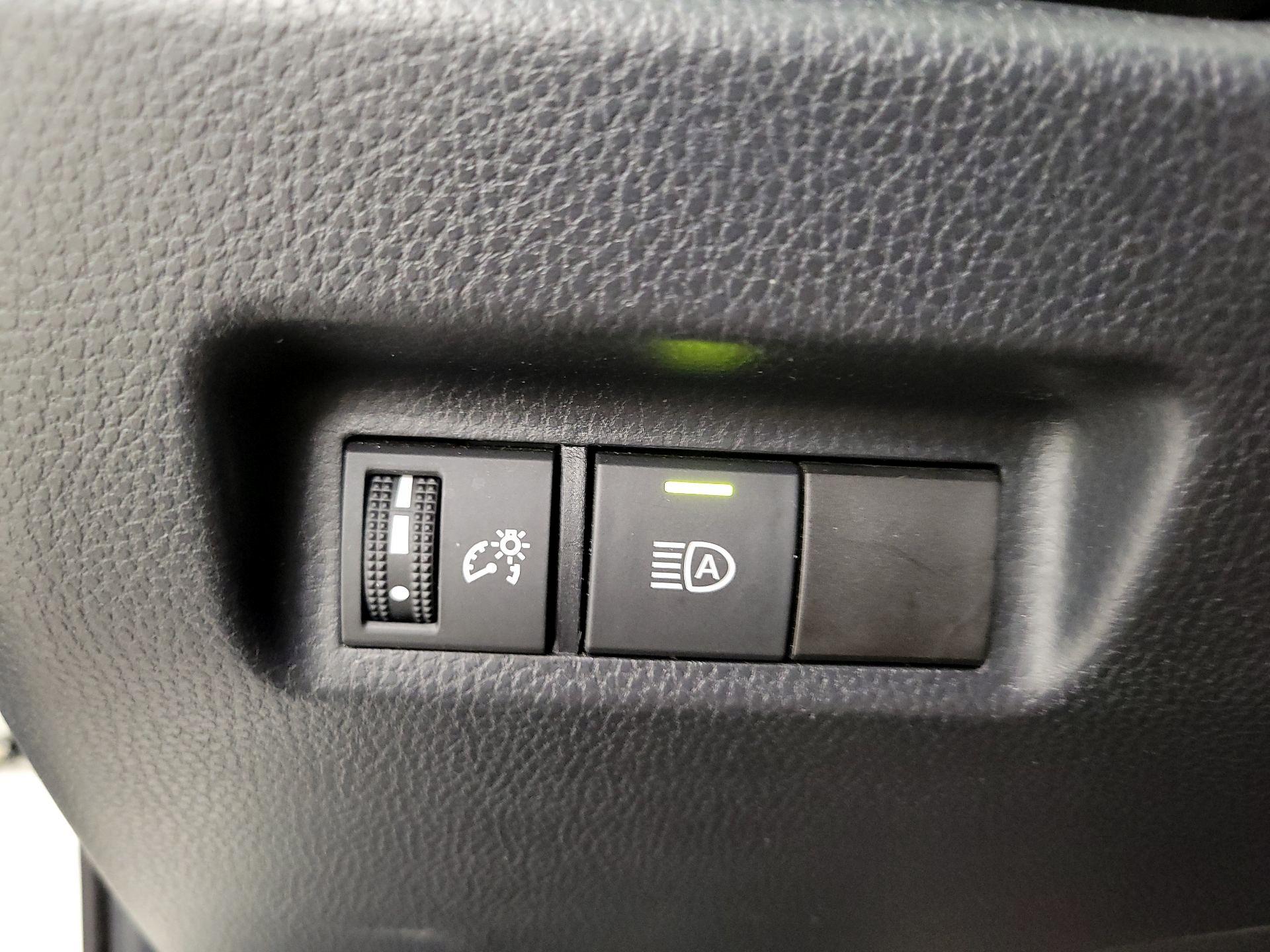 Thumbnail: 2020 Toyota RAV4 - 13