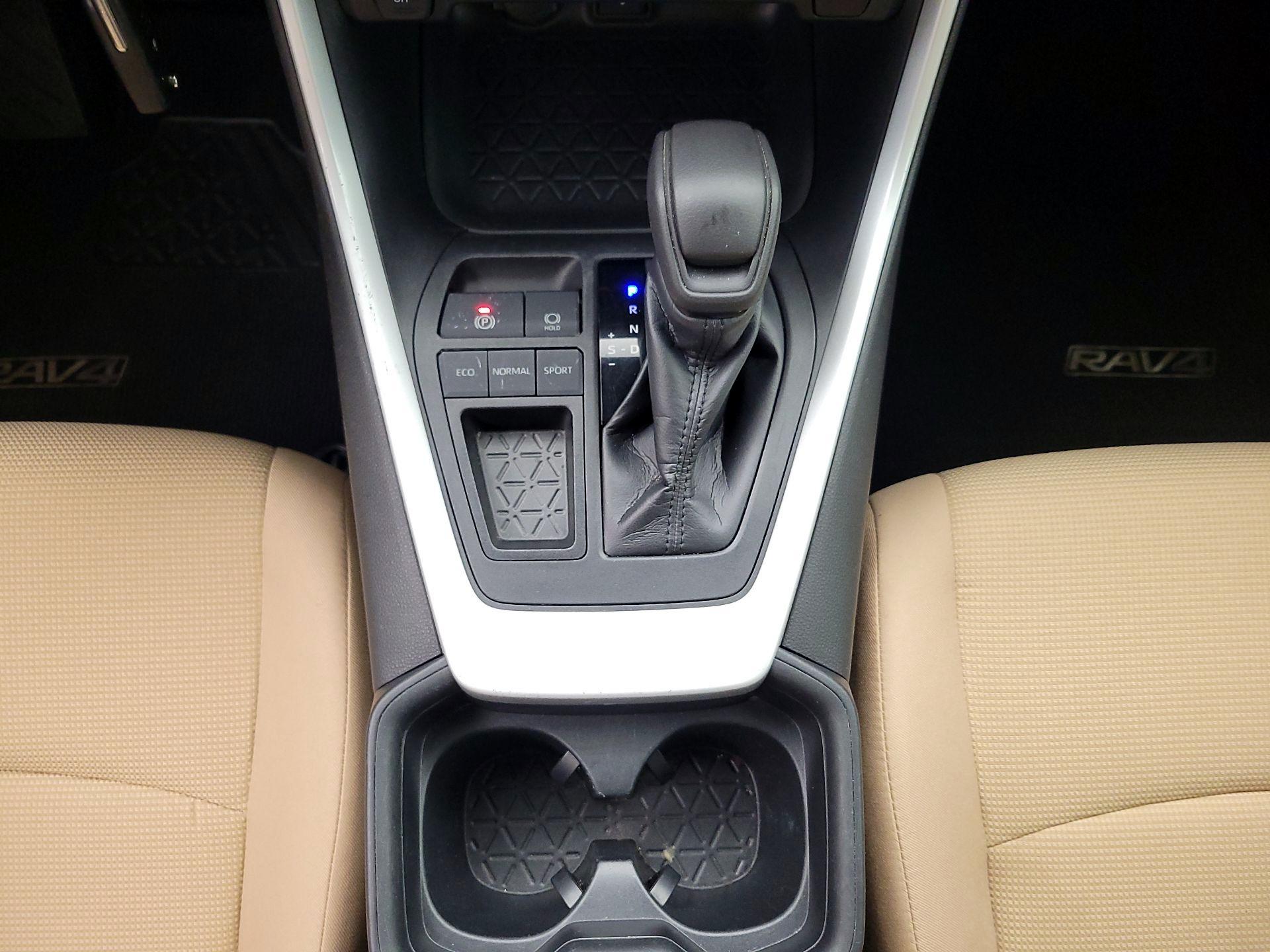 Thumbnail: 2020 Toyota RAV4 - 17