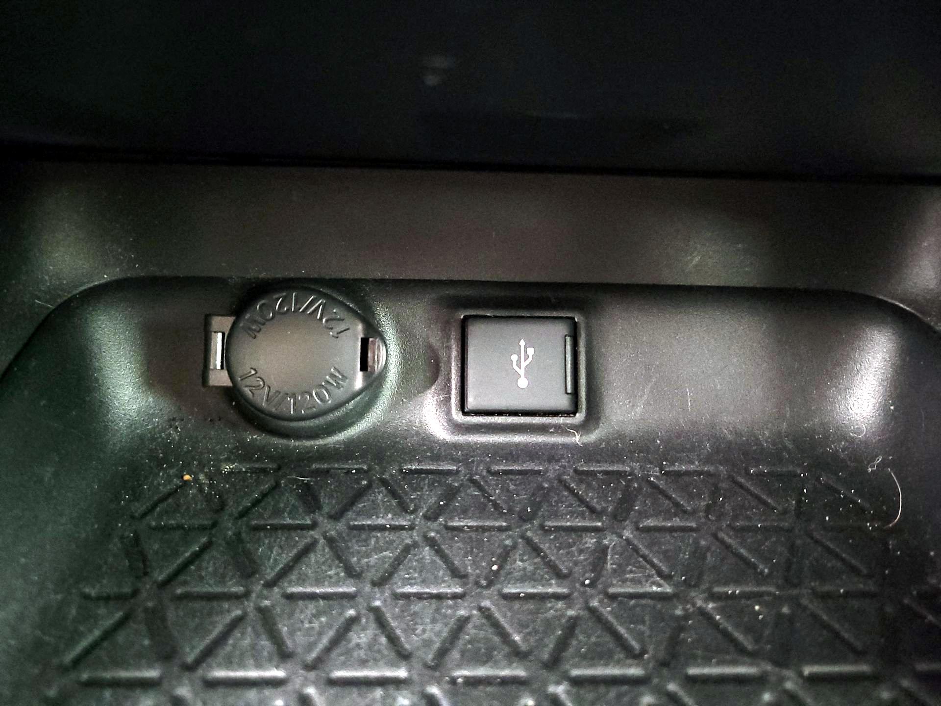 Thumbnail: 2020 Toyota RAV4 - 18