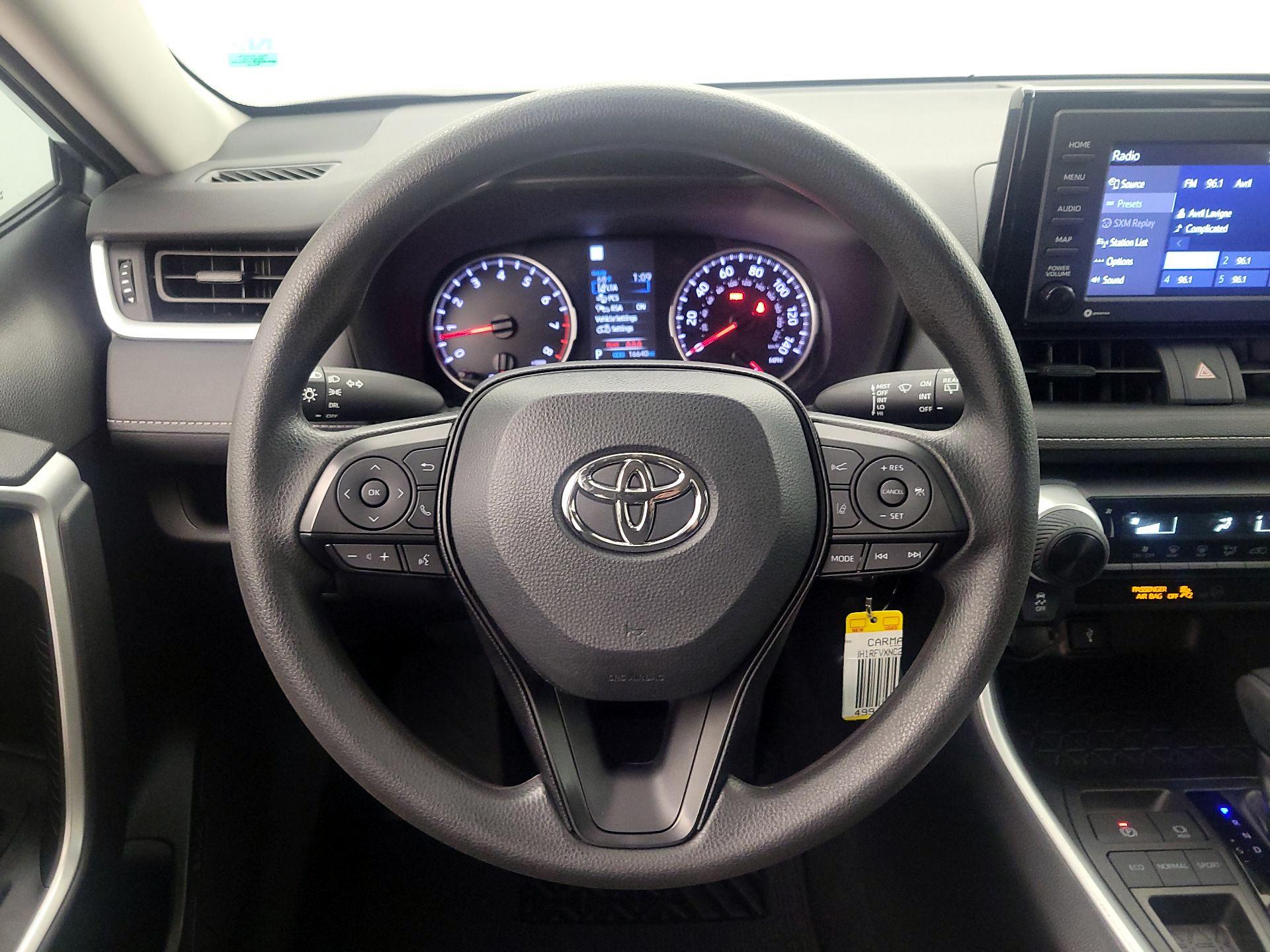 Thumbnail: 2022 Toyota RAV4 - 10