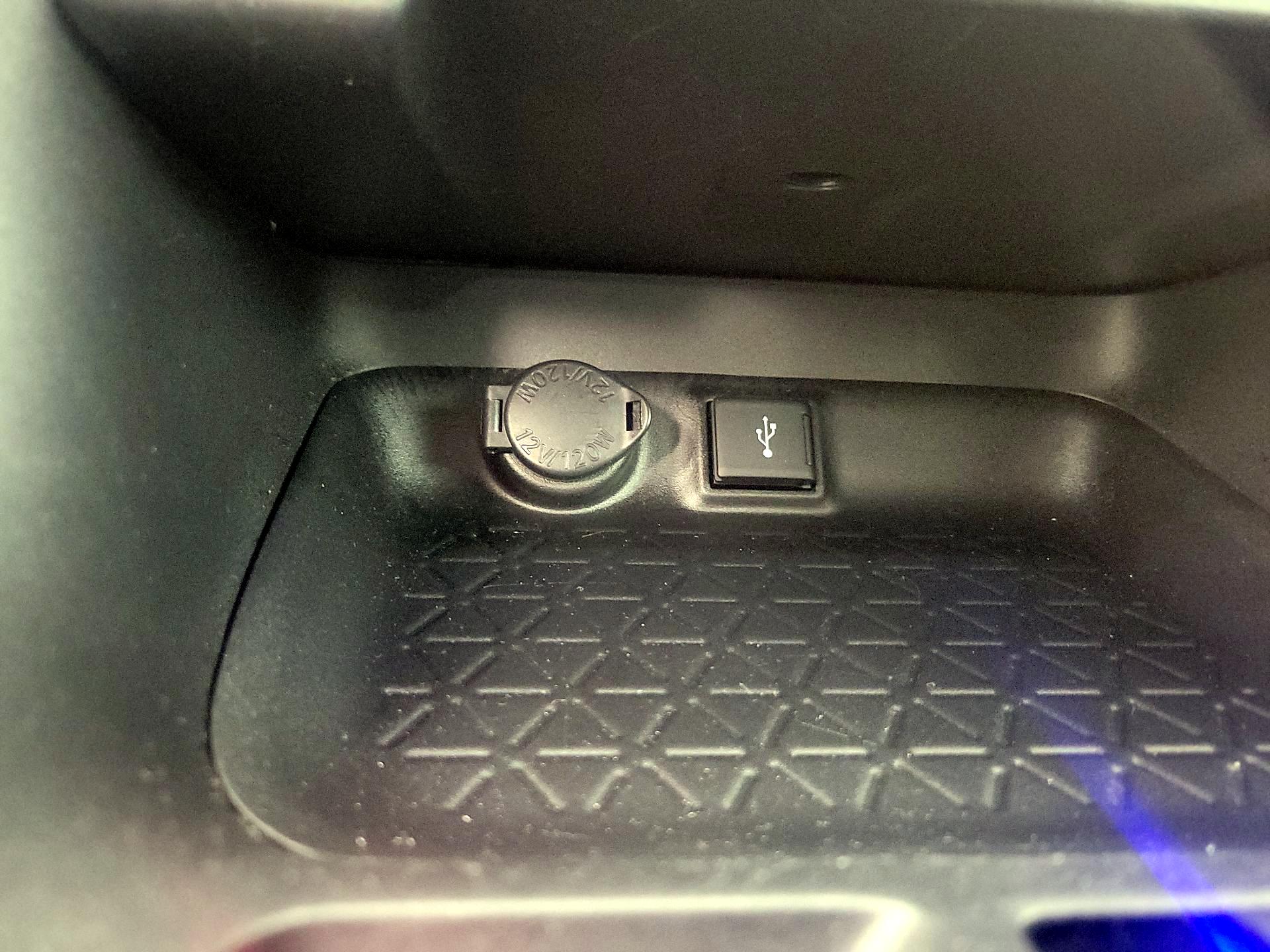 Thumbnail: 2022 Toyota RAV4 - 18