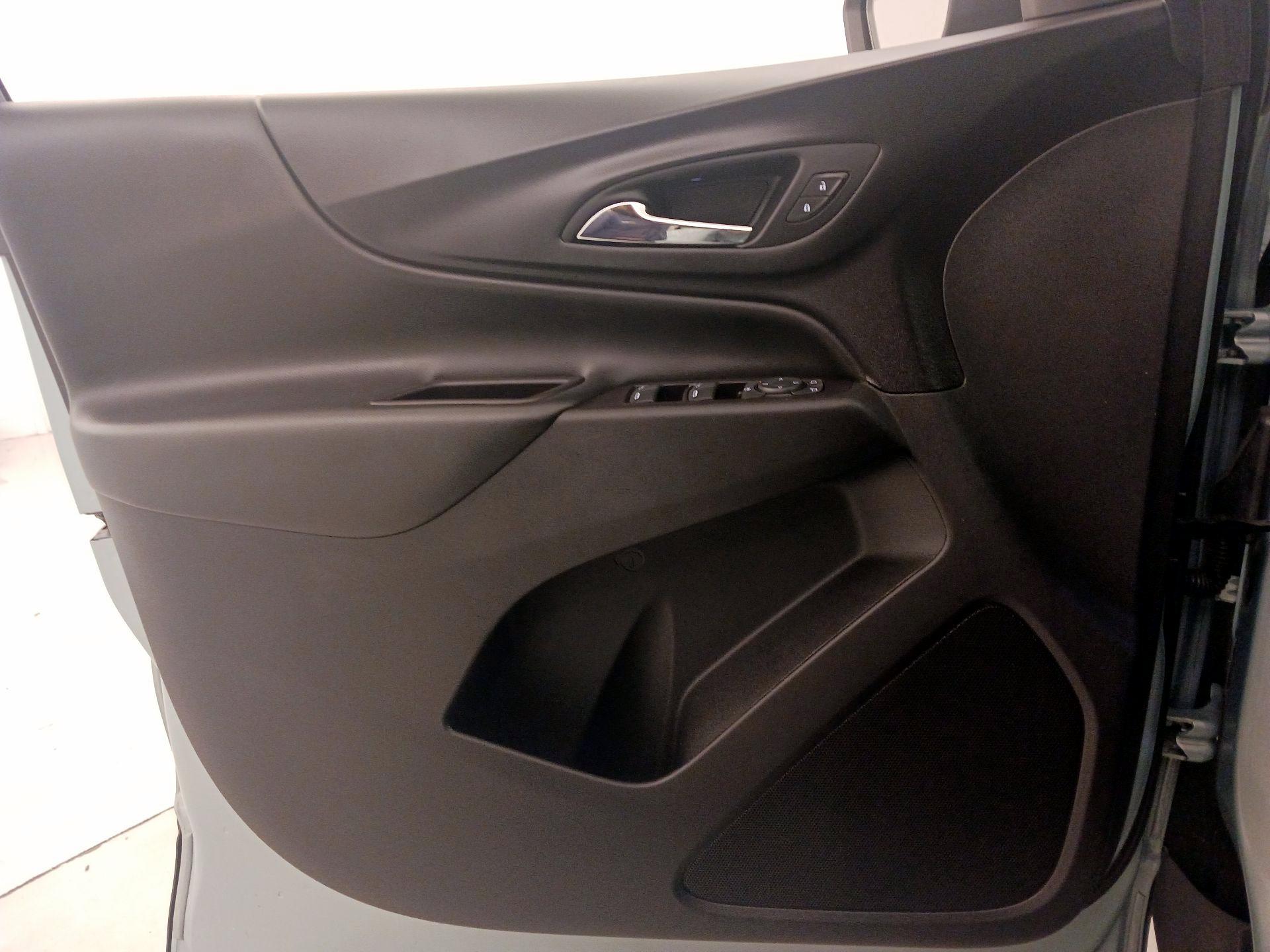 Thumbnail: 2022 Chevrolet Equinox - 12