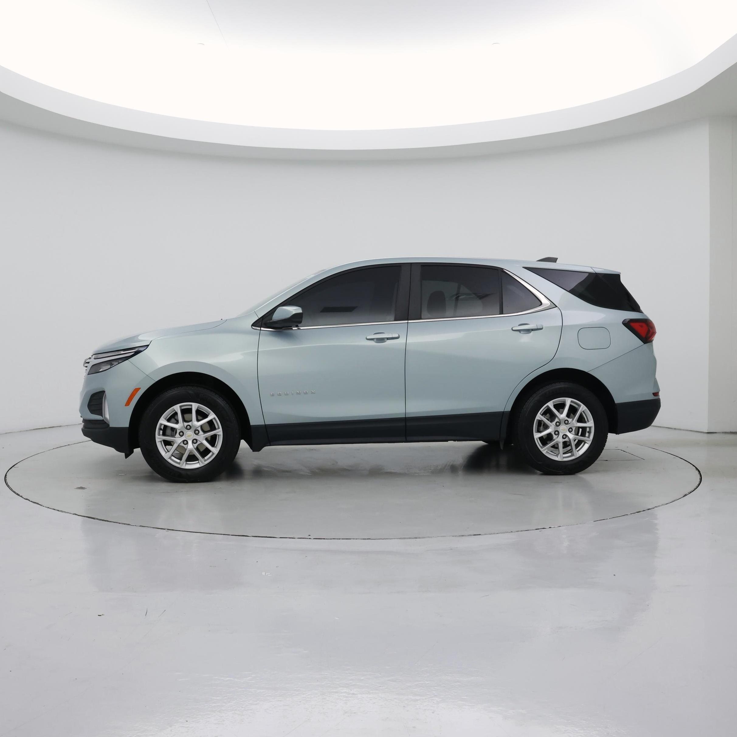 Thumbnail: 2022 Chevrolet Equinox - 3