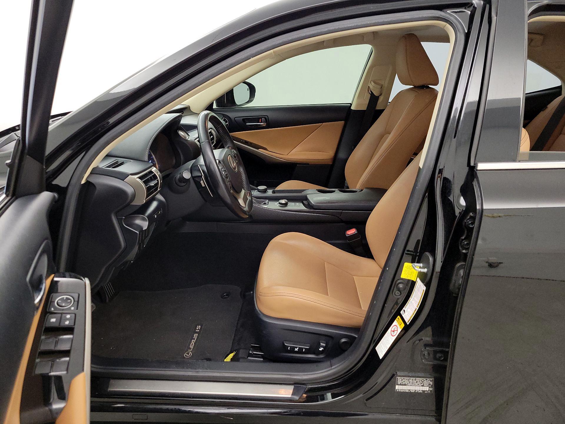 Thumbnail: 2016 Lexus IS - 11