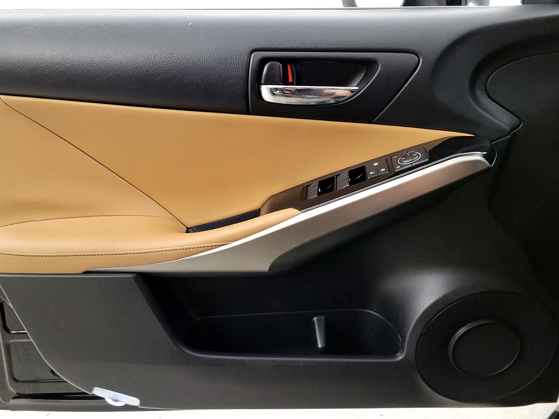 Thumbnail: 2016 Lexus IS - 12