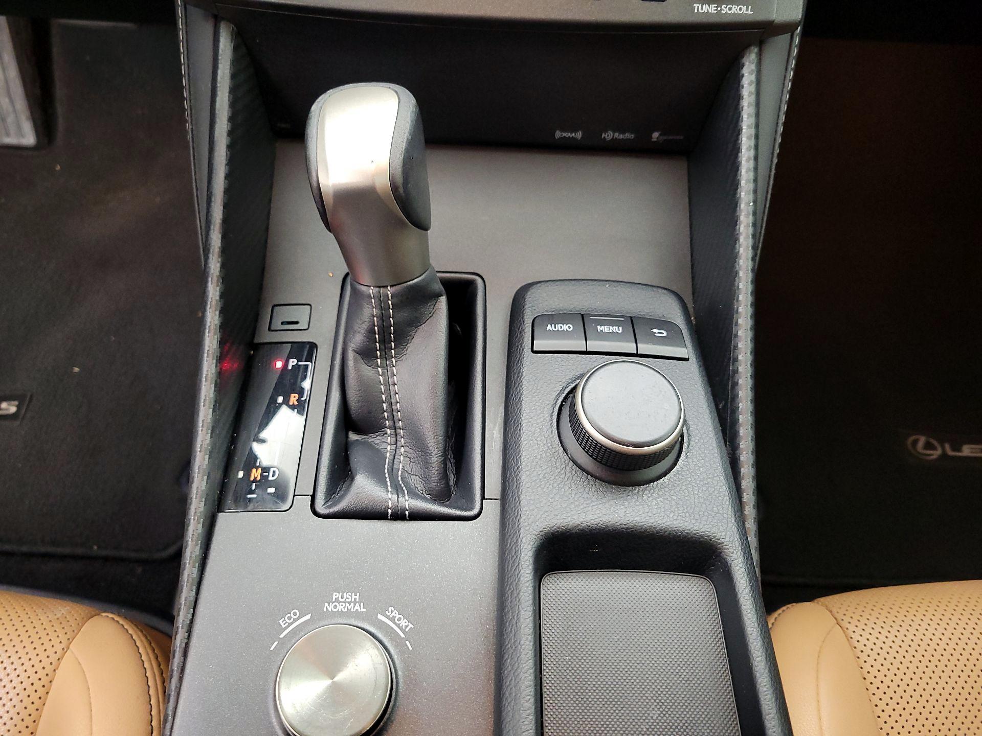 Thumbnail: 2016 Lexus IS - 17