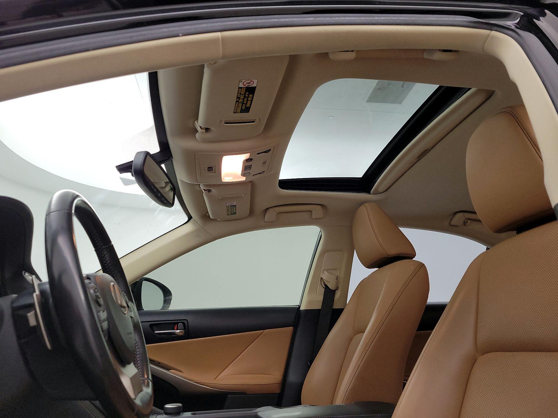 Thumbnail: 2016 Lexus IS - 19