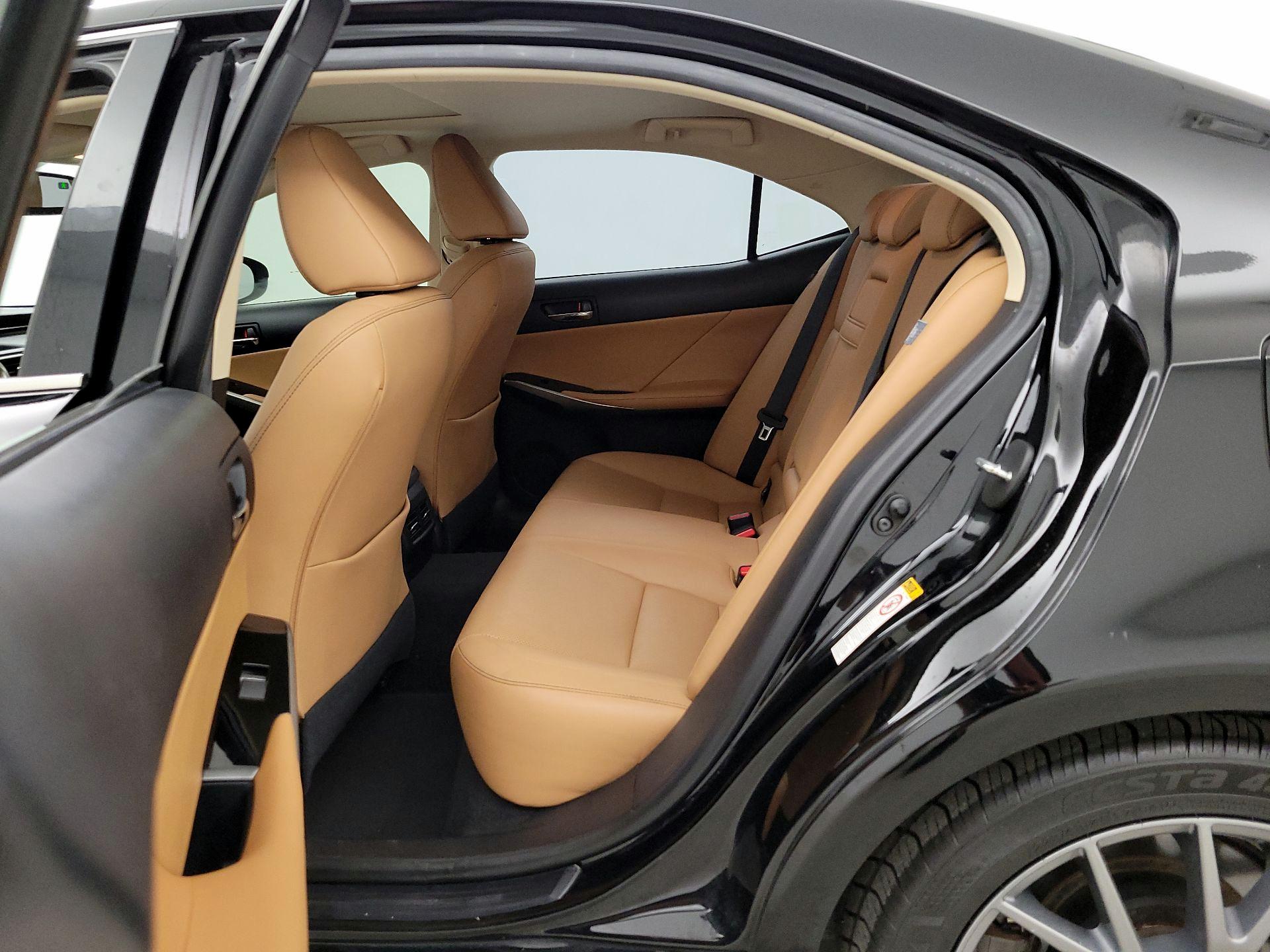 Thumbnail: 2016 Lexus IS - 20