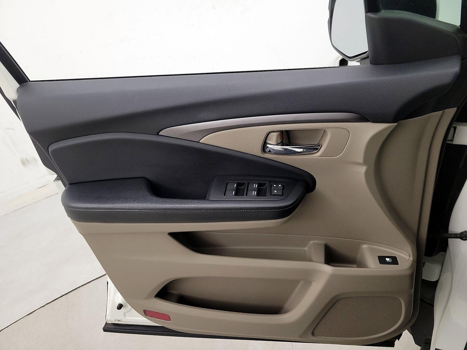 Thumbnail: 2017 Honda Ridgeline - 12