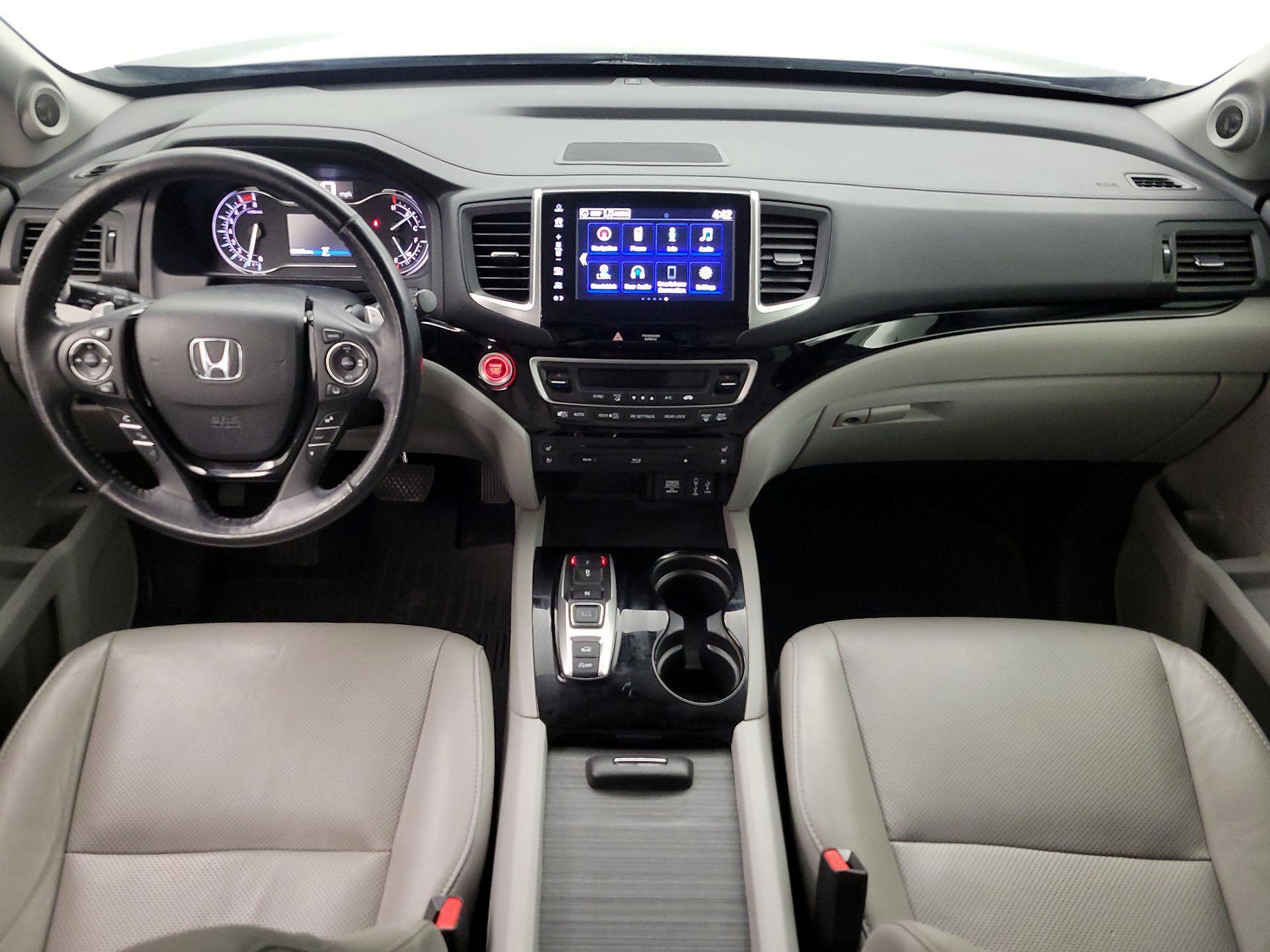 Thumbnail: 2017 Honda Pilot - 9