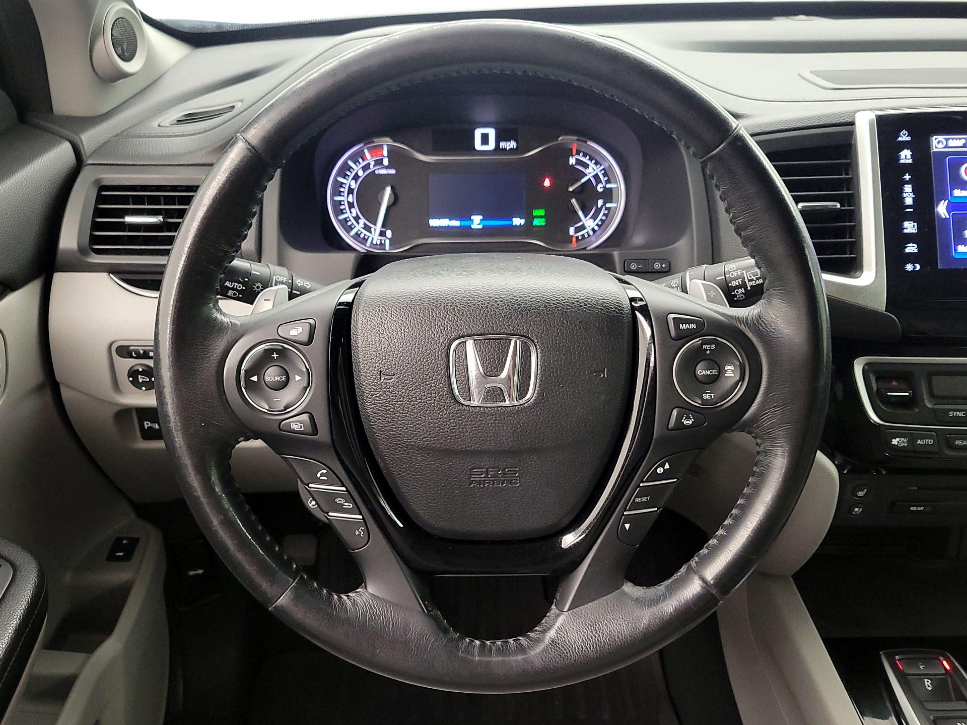 Thumbnail: 2017 Honda Pilot - 10