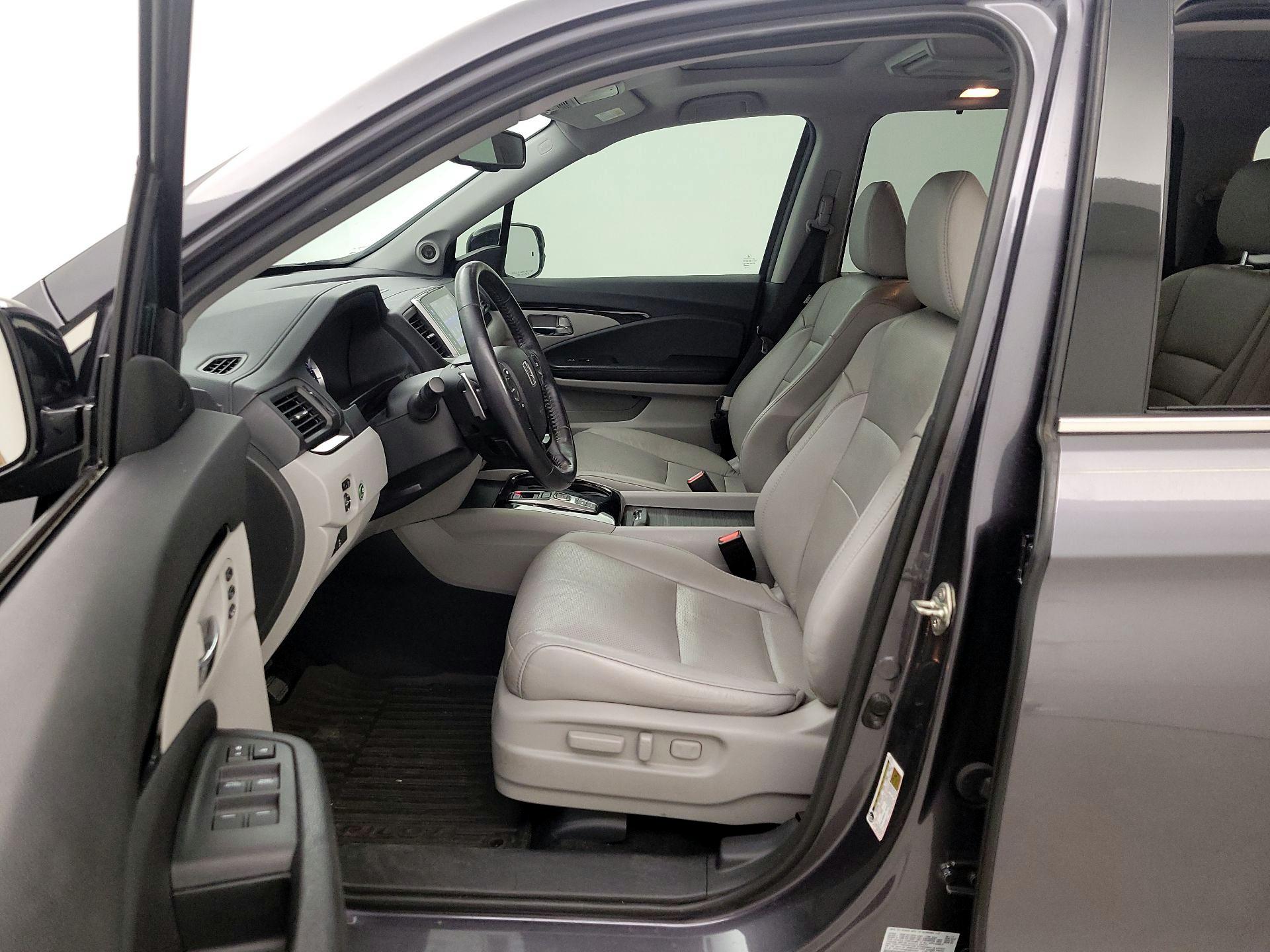 Thumbnail: 2017 Honda Pilot - 11