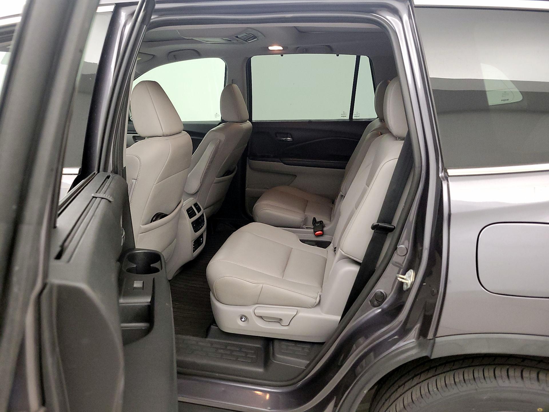 Thumbnail: 2017 Honda Pilot - 20