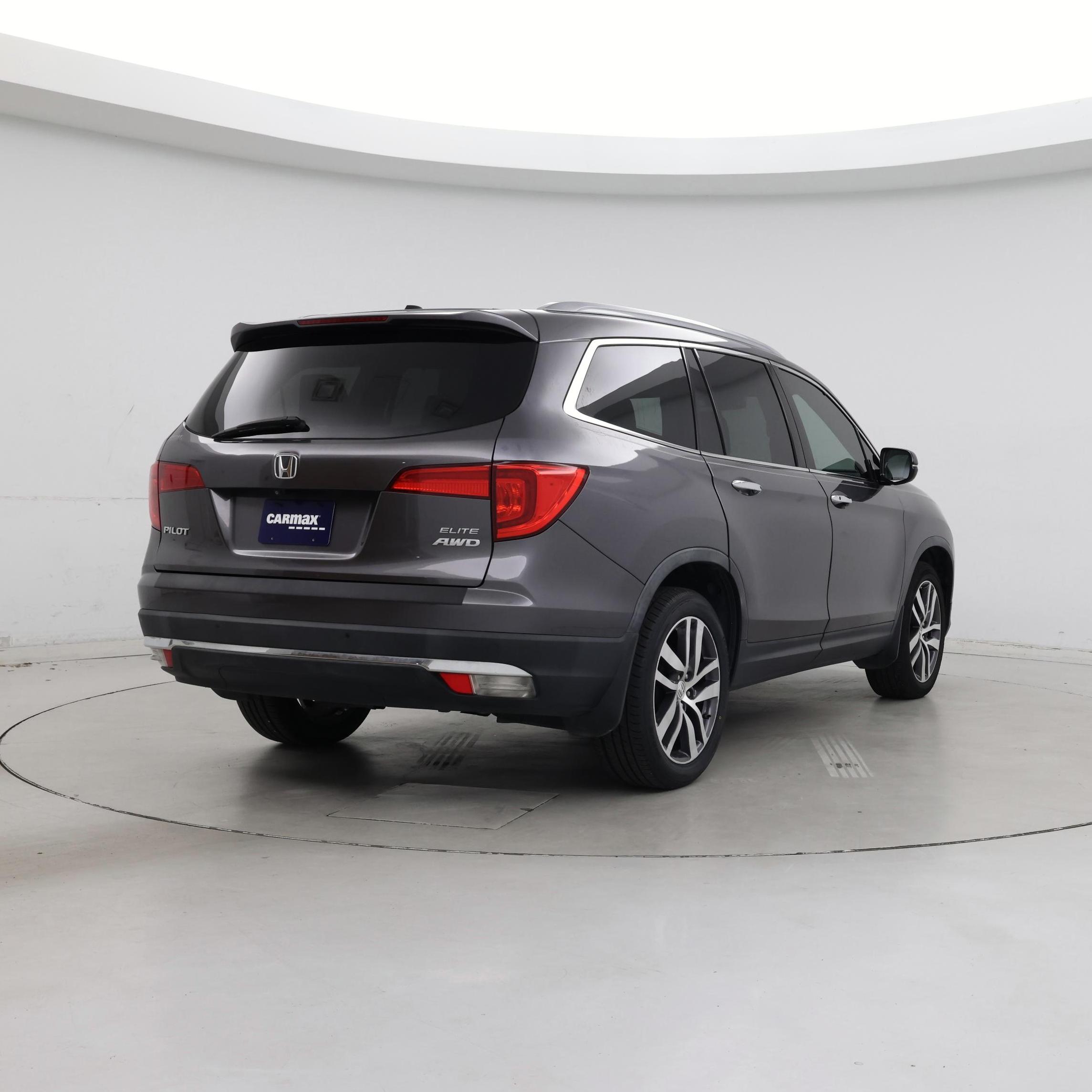 Thumbnail: 2017 Honda Pilot - 8