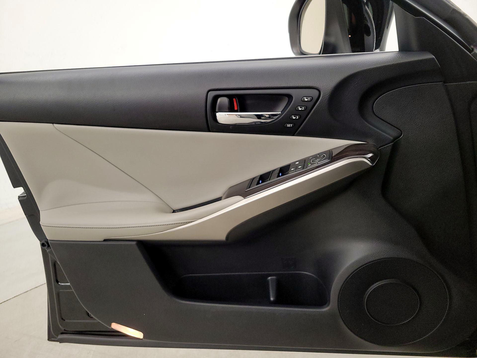 Thumbnail: 2014 Lexus IS - 12