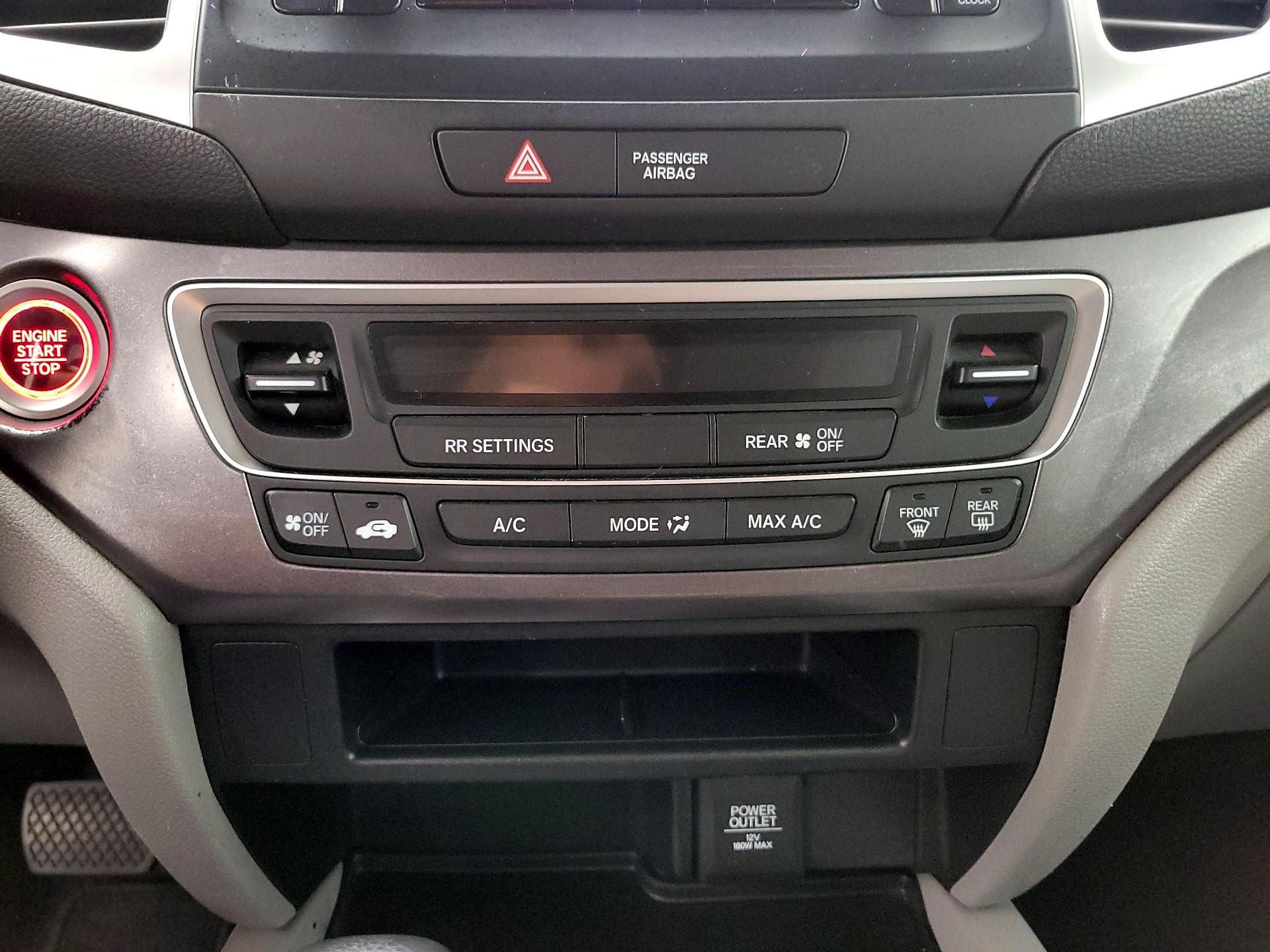 Thumbnail: 2017 Honda Pilot - 16