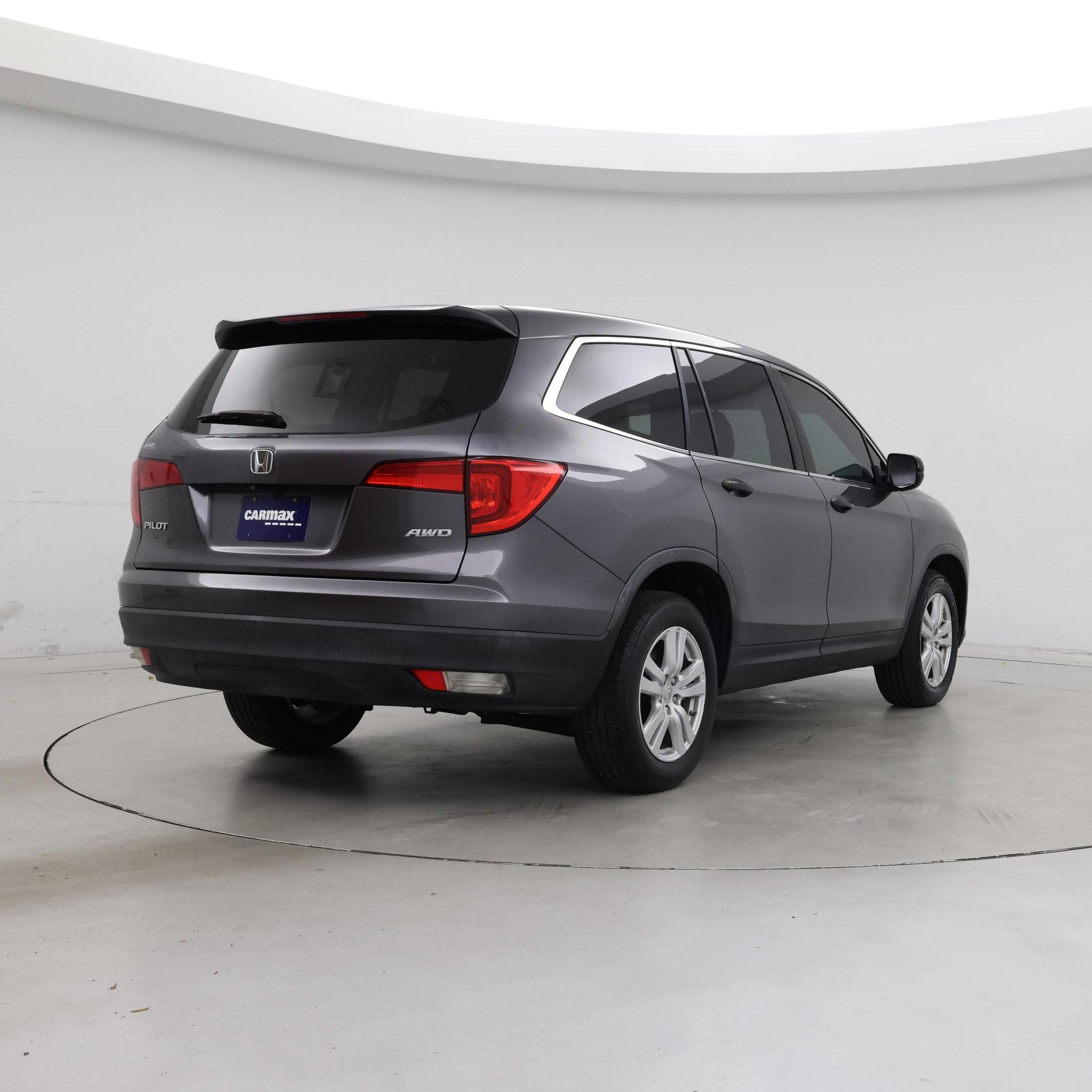 Thumbnail: 2017 Honda Pilot - 8