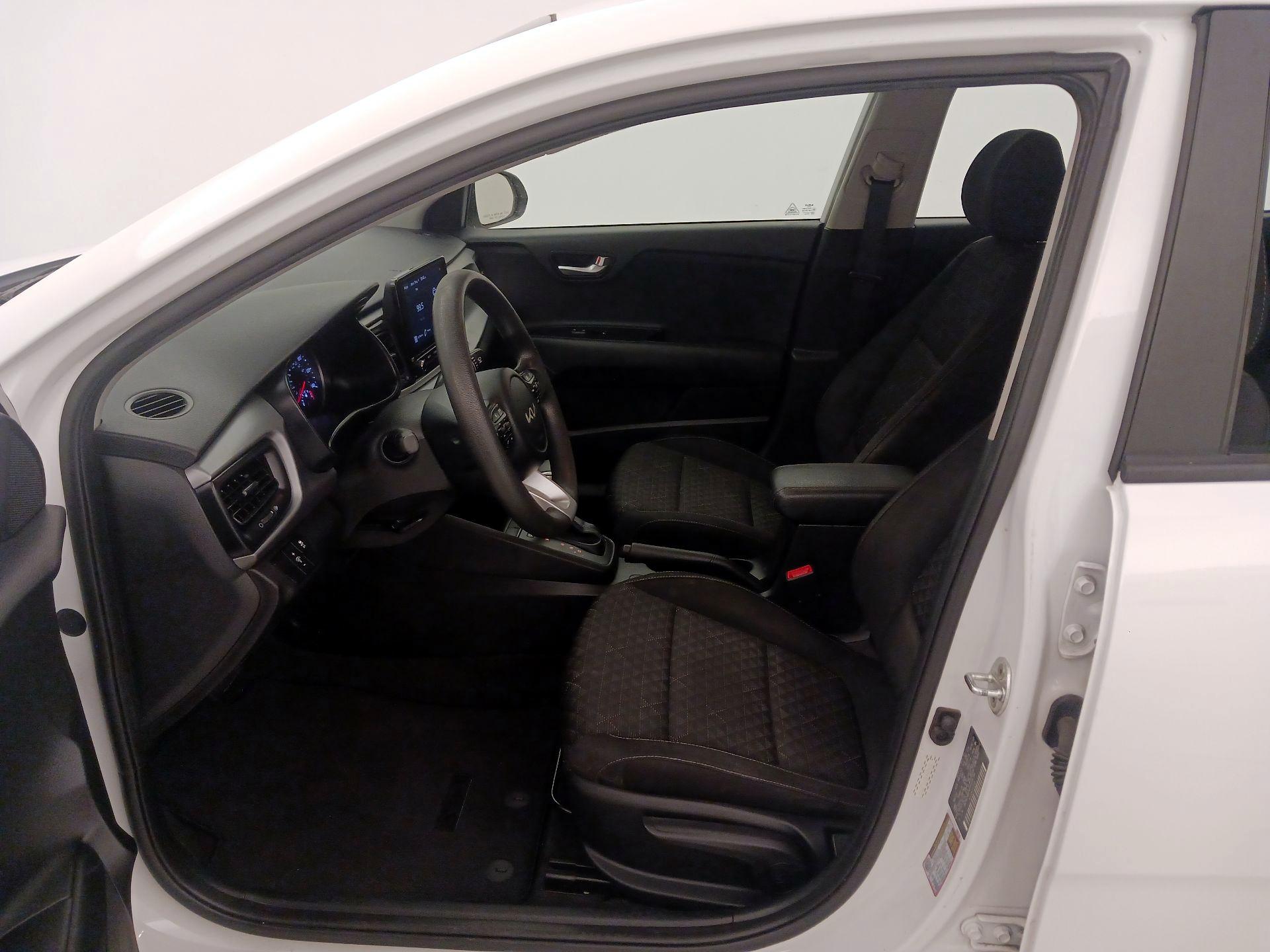 Thumbnail: 2023 Kia Rio - 11