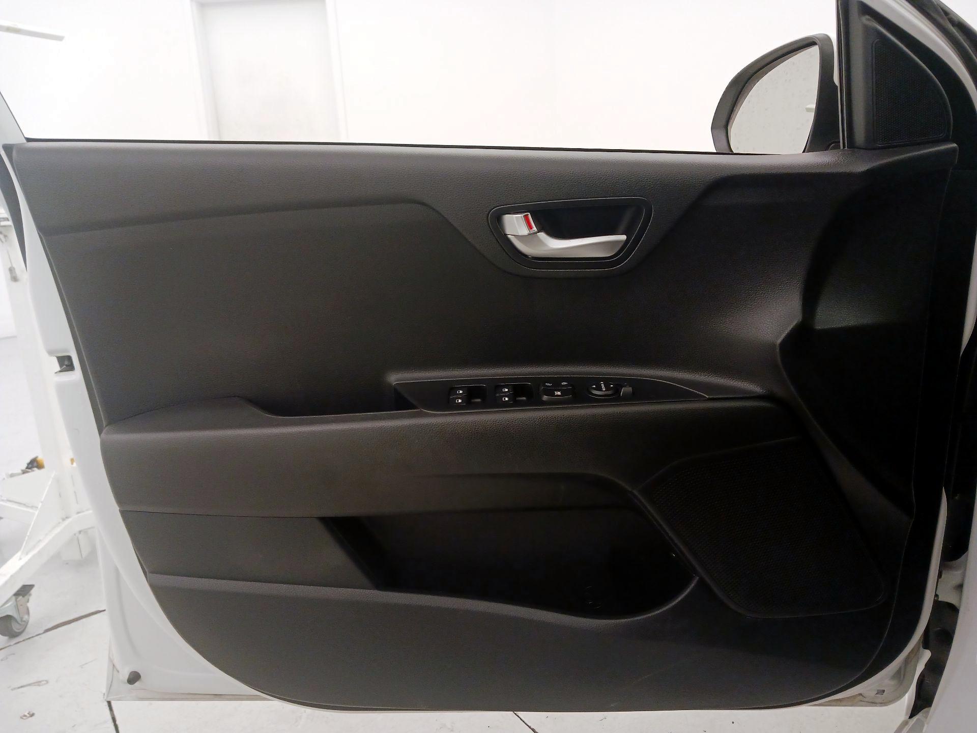 Thumbnail: 2023 Kia Rio - 12